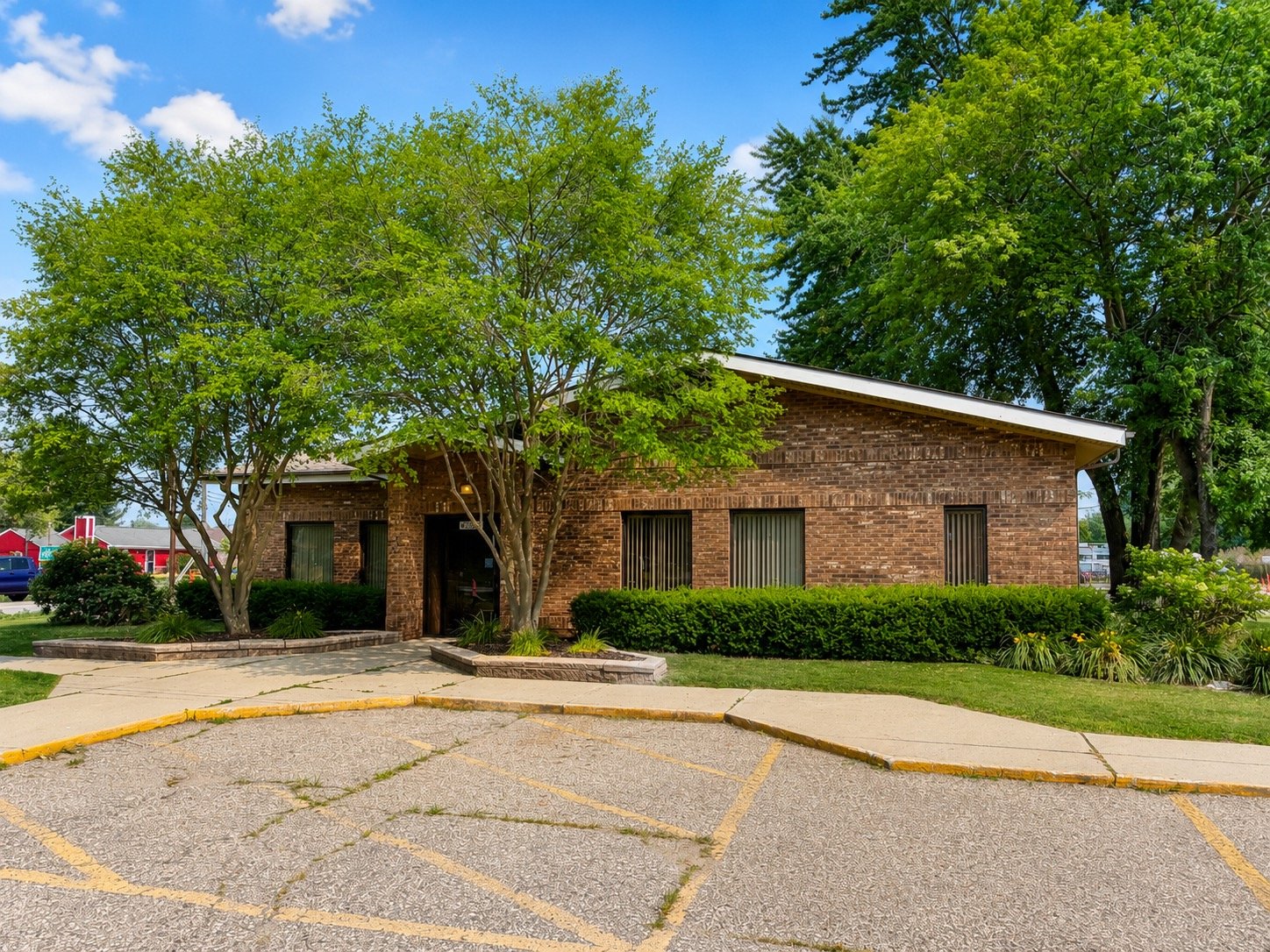 48991 Jefferson Ave, Chesterfield, MI 48047