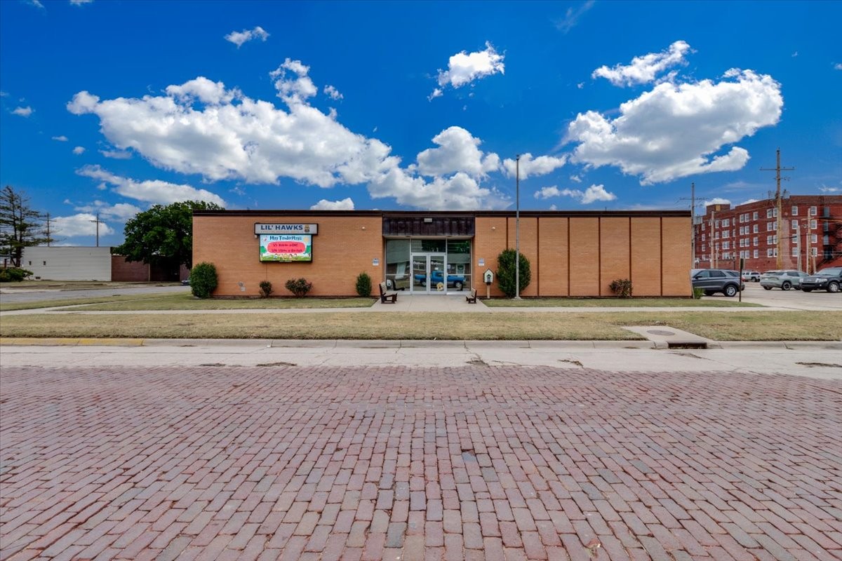 518 North Washington St, Hutchinson, KS 67501