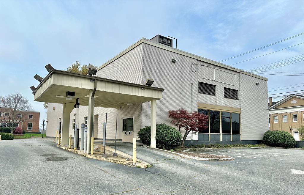 8 Lester St, Martinsville, VA 24112