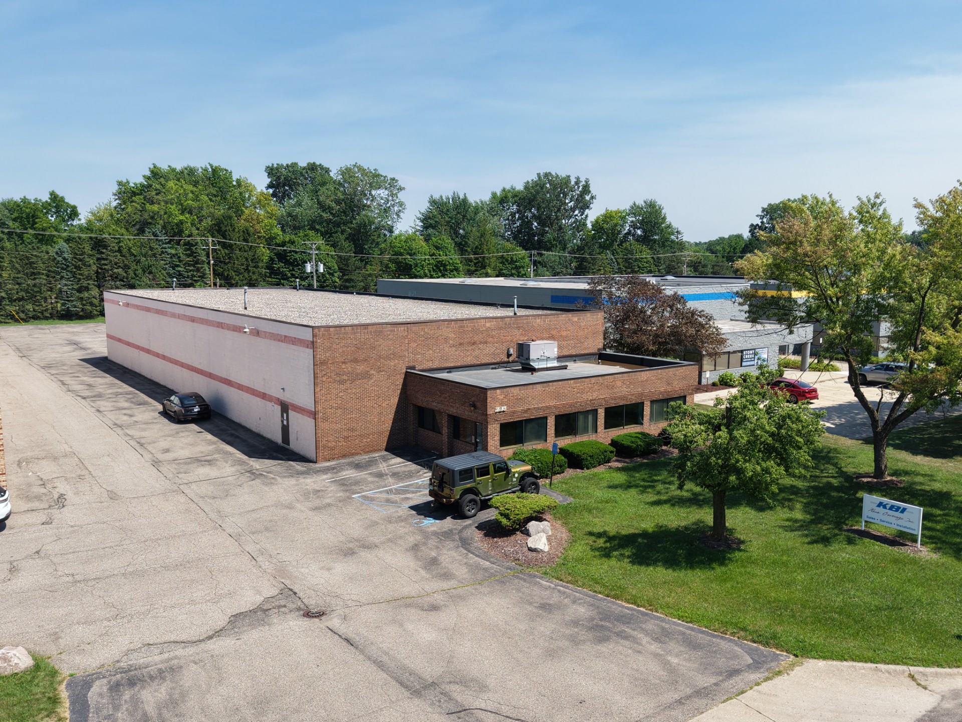725 Manufacturers Dr, Westland, MI 48186