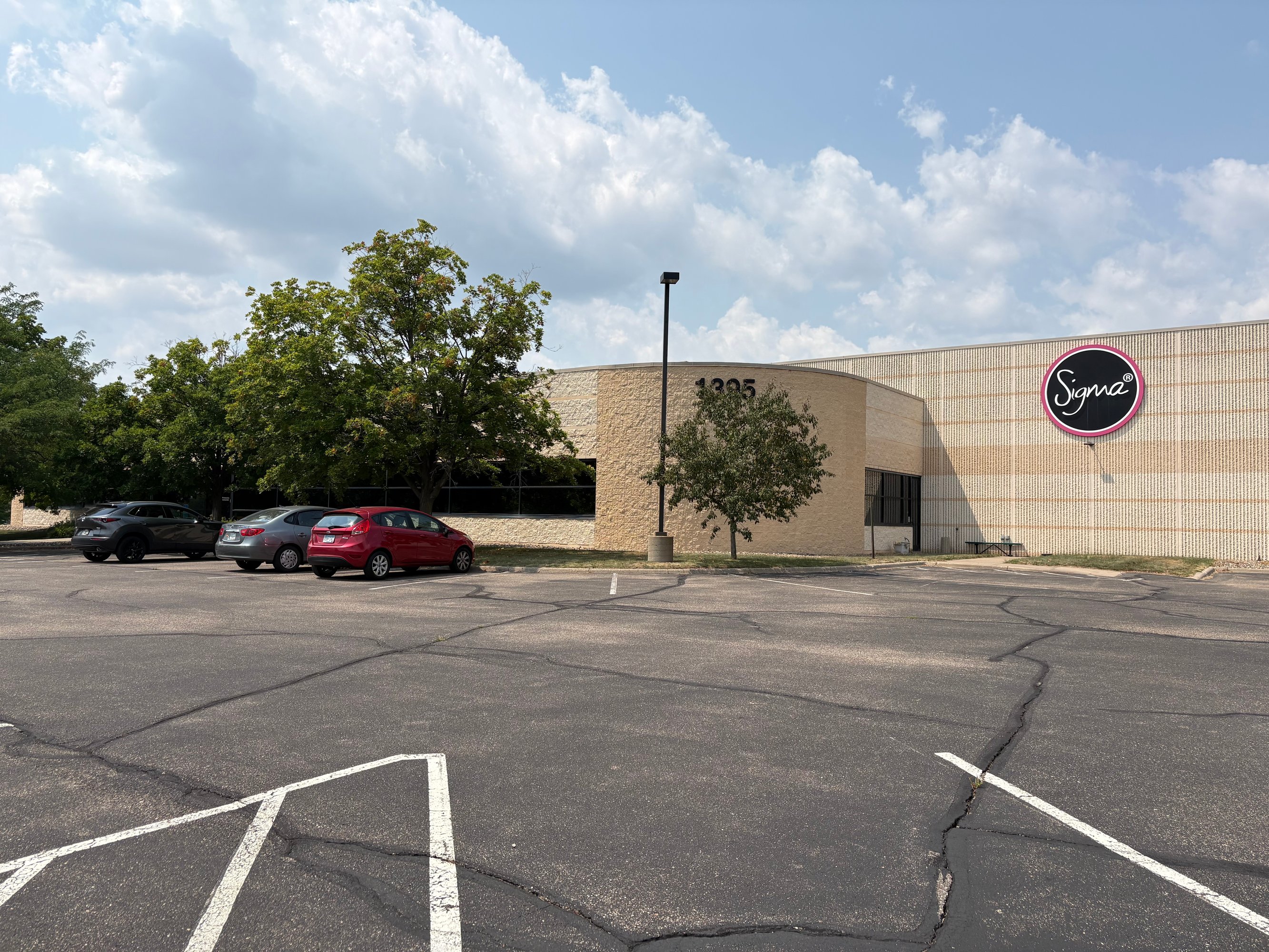 1395 Commerce Dr, Mendota Heights, MN 55120