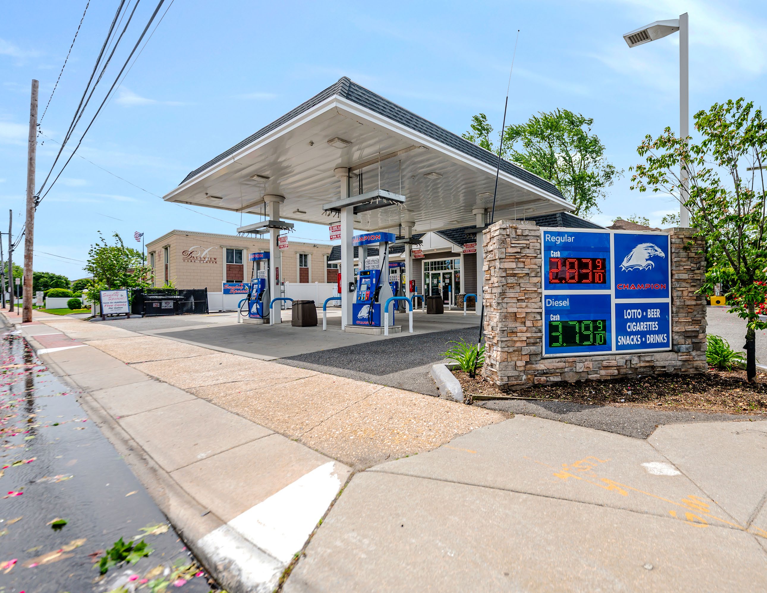 566 Fulton St, Farmingdale, NY 11735