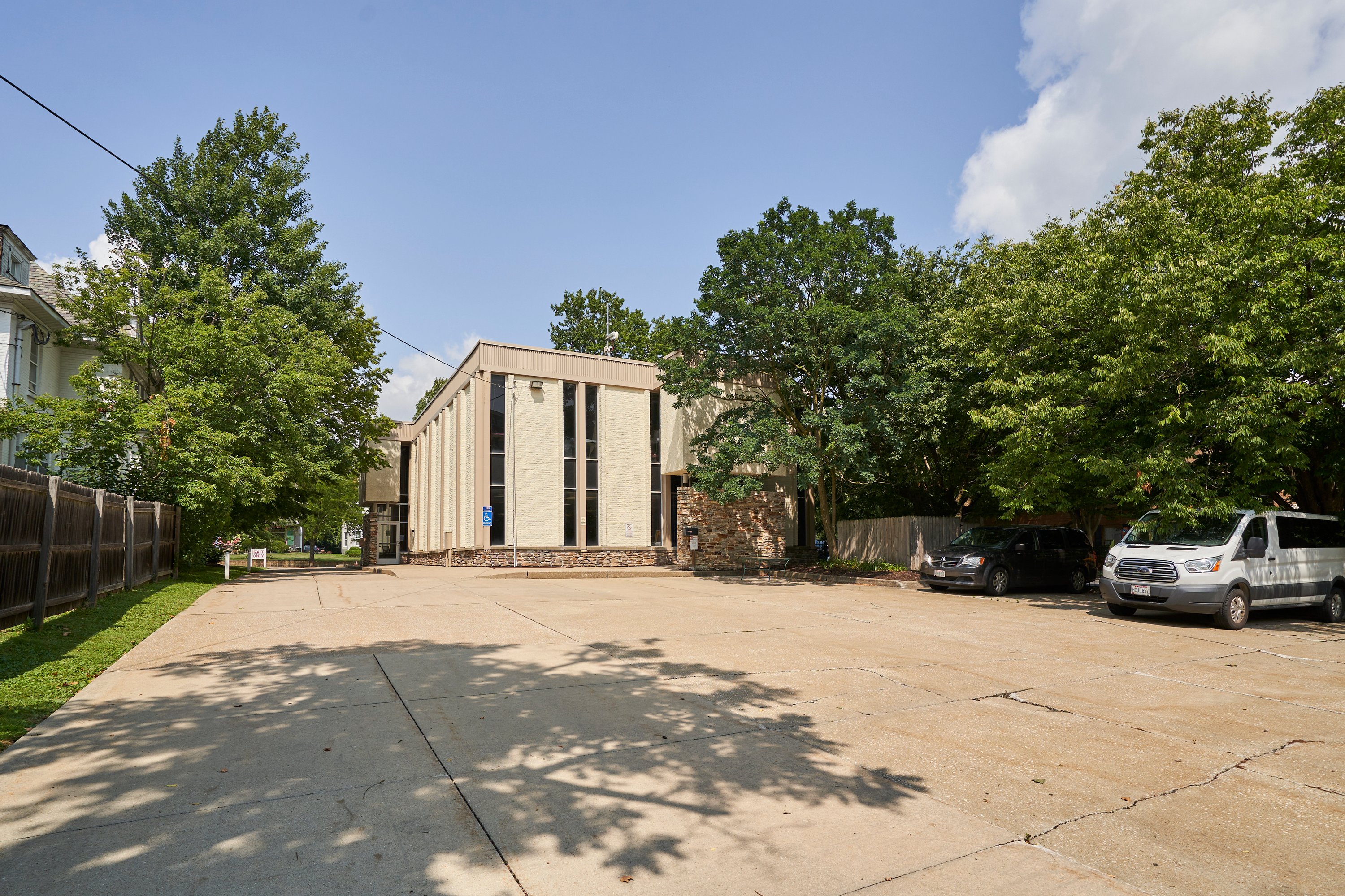 682 West Market St, Akron, OH 44303