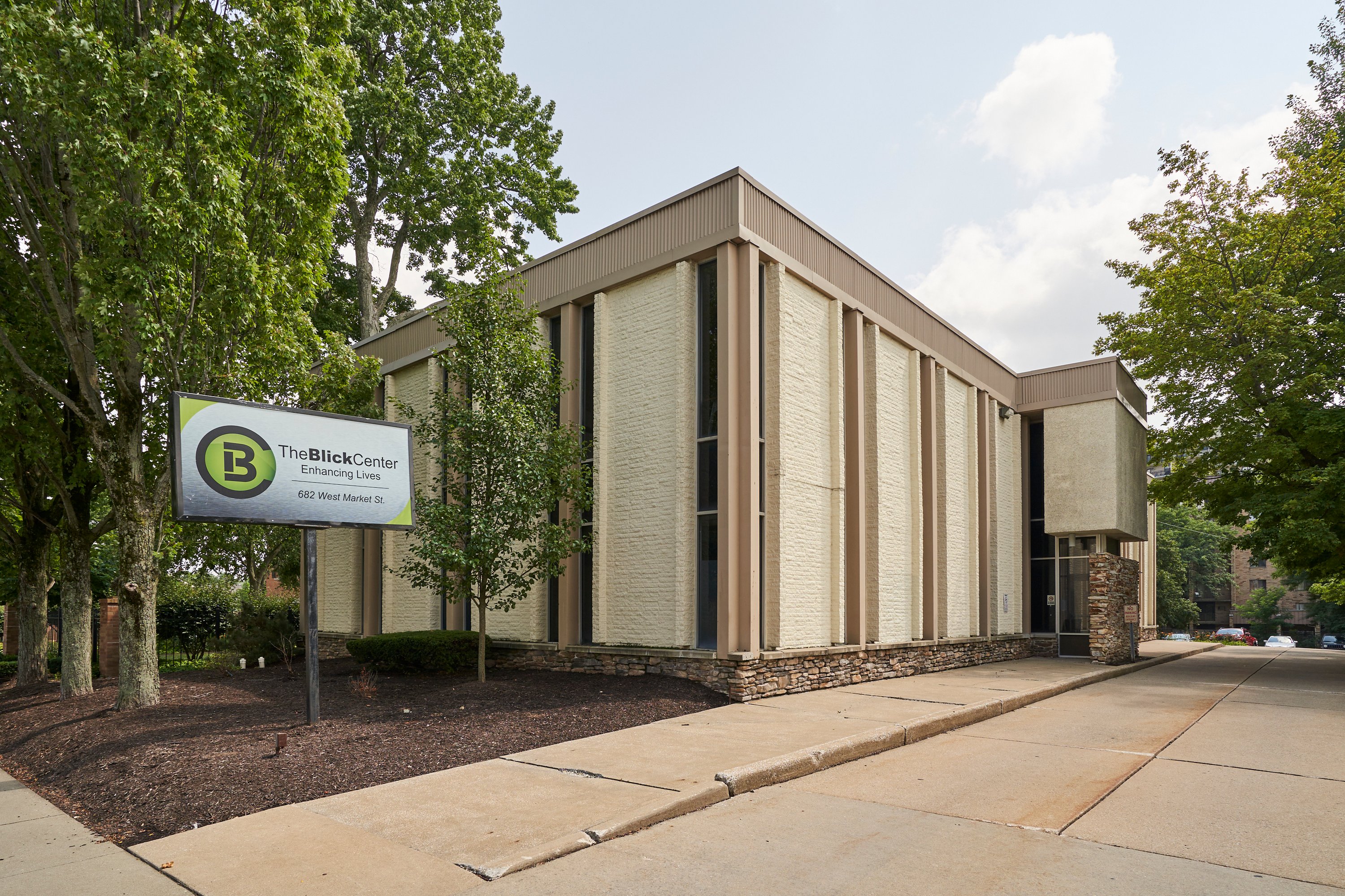 640 West Market St, Akron, OH 44303