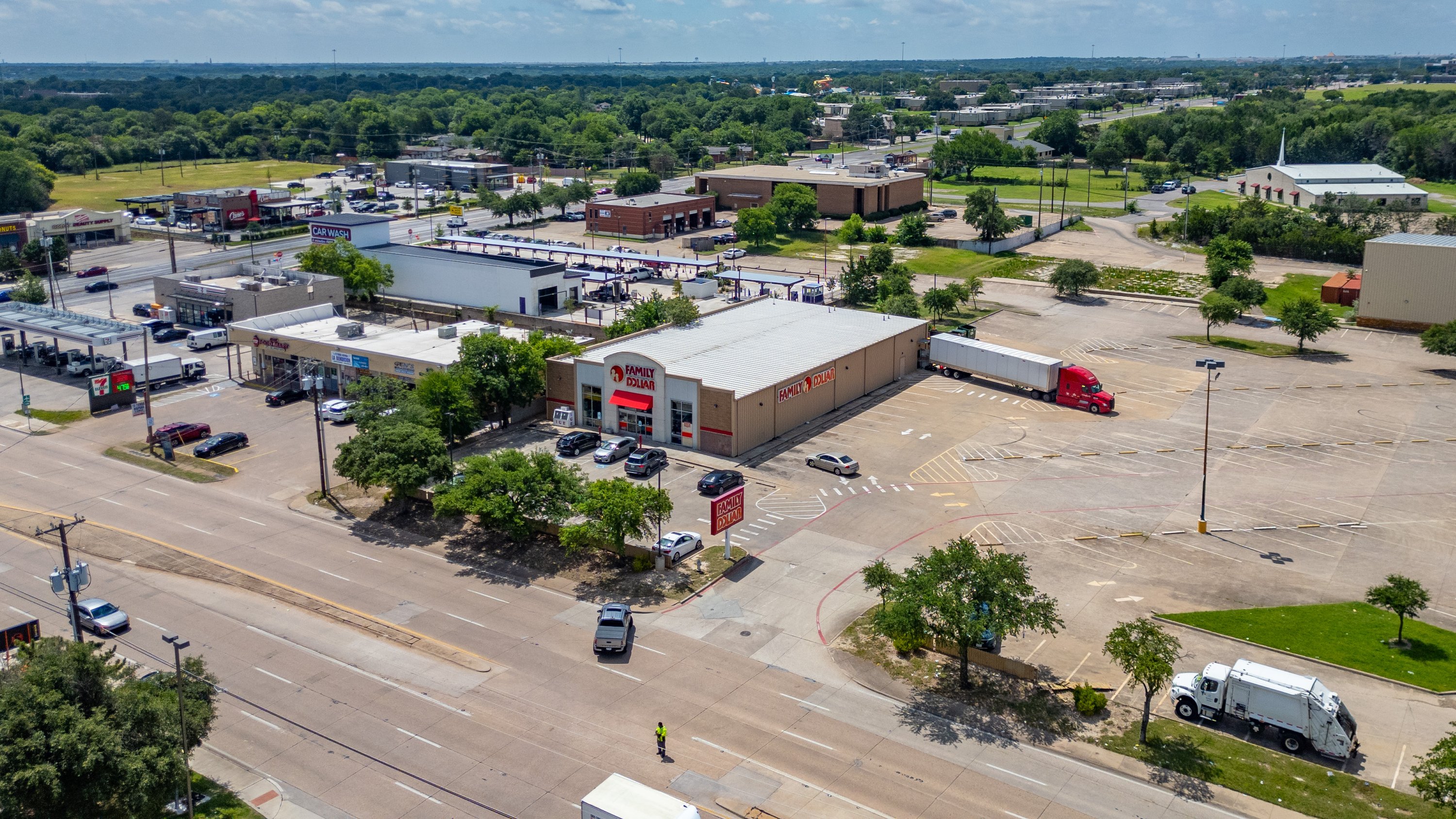 2426 W Ledbetter Dr, Dallas, TX 75216