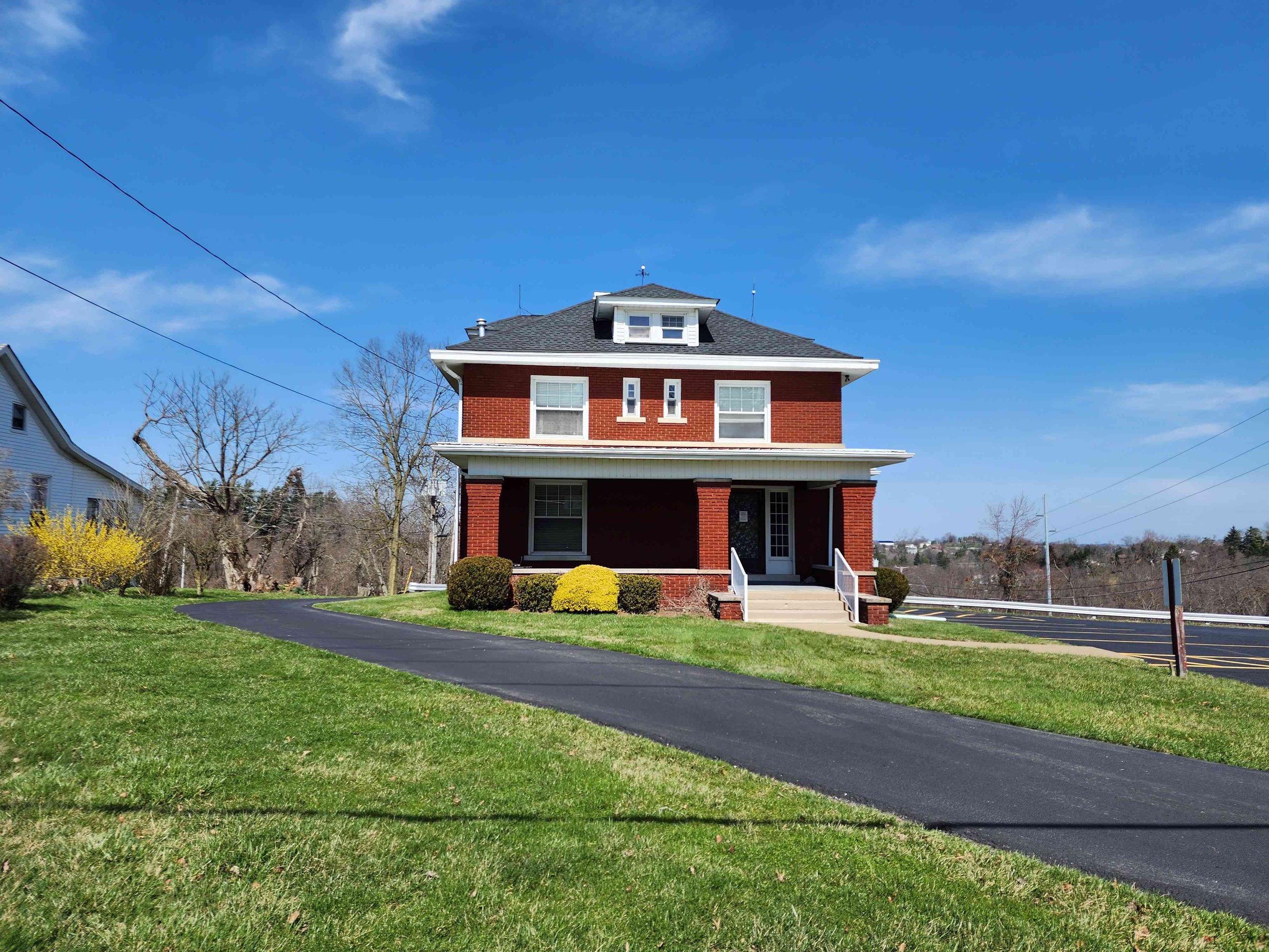 255 W Main St, Saint Clairsville, OH 43950