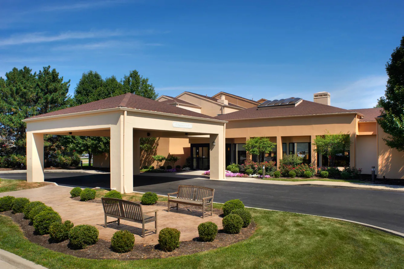 1435 E Mall Dr, Holland, OH 43528