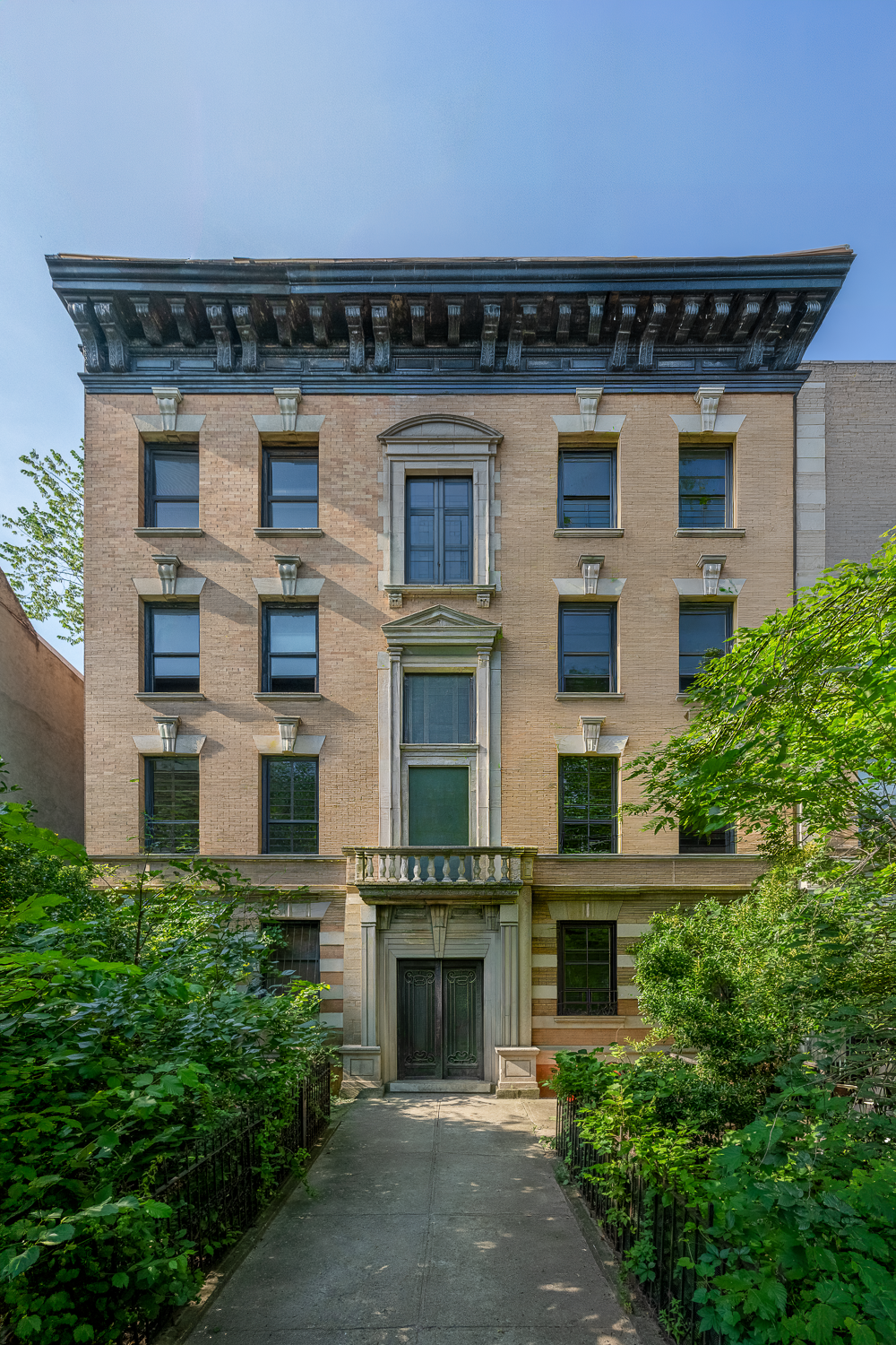 554 Eastern Pkwy, Brooklyn, NY 11225-1654