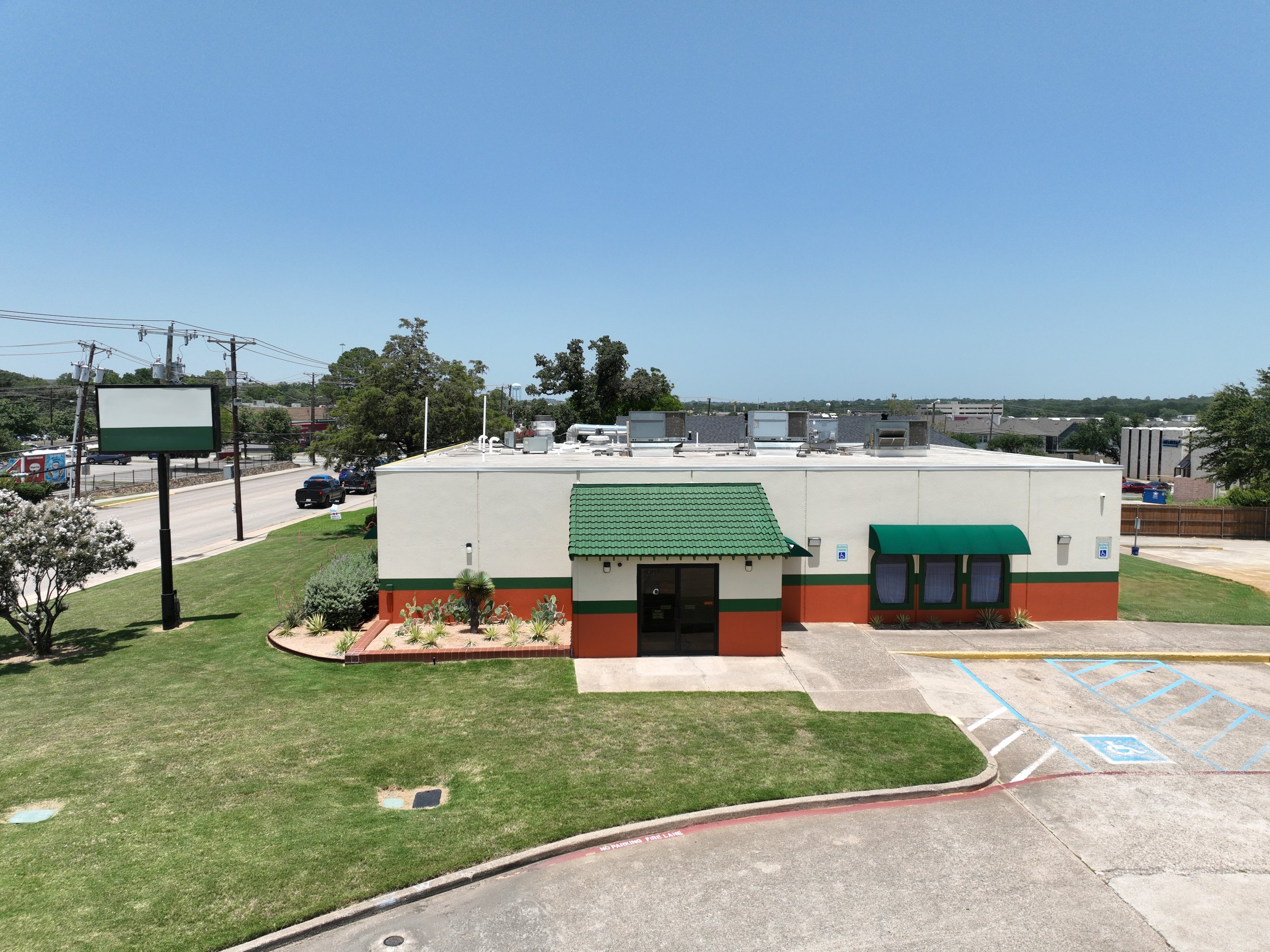 1224 Precinct Line Rd, Hurst, TX 76053