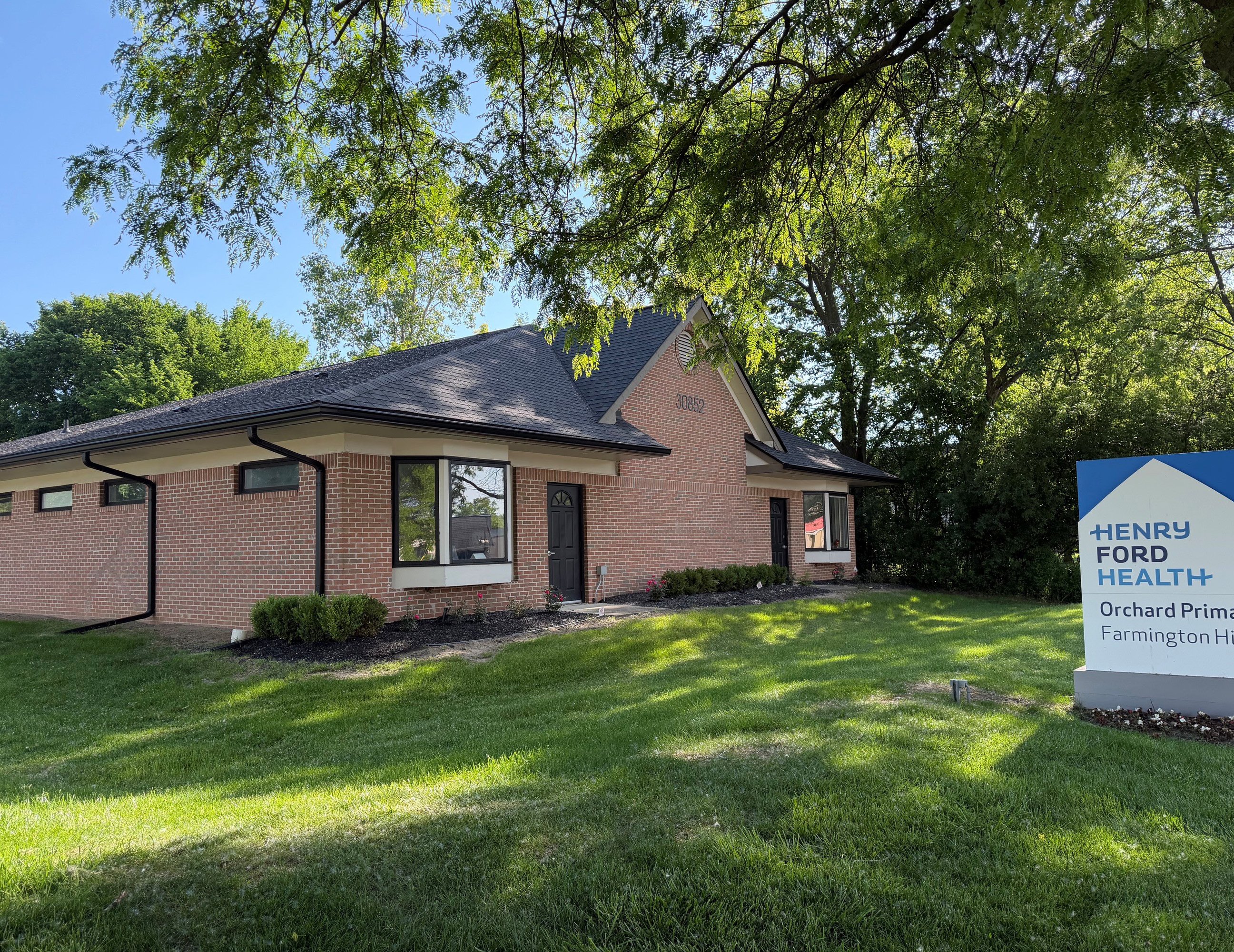 30852 W 10 Mile Rd, Farmington Hills, MI 48336