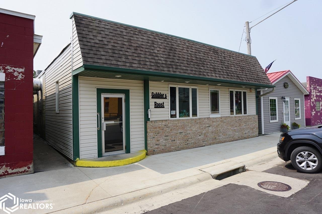 306 3rd St, Grafton, IA 50440-7559