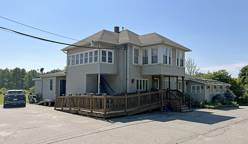 434 Eastern Ave, Augusta, ME 43793