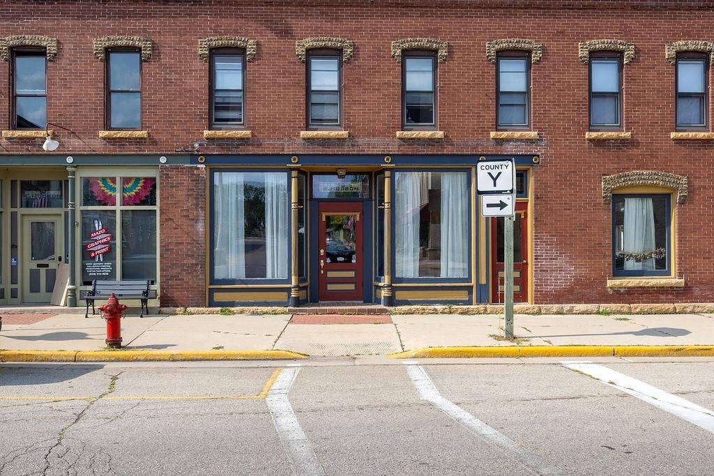 18 E Hudson St, Mazomanie, WI 53560
