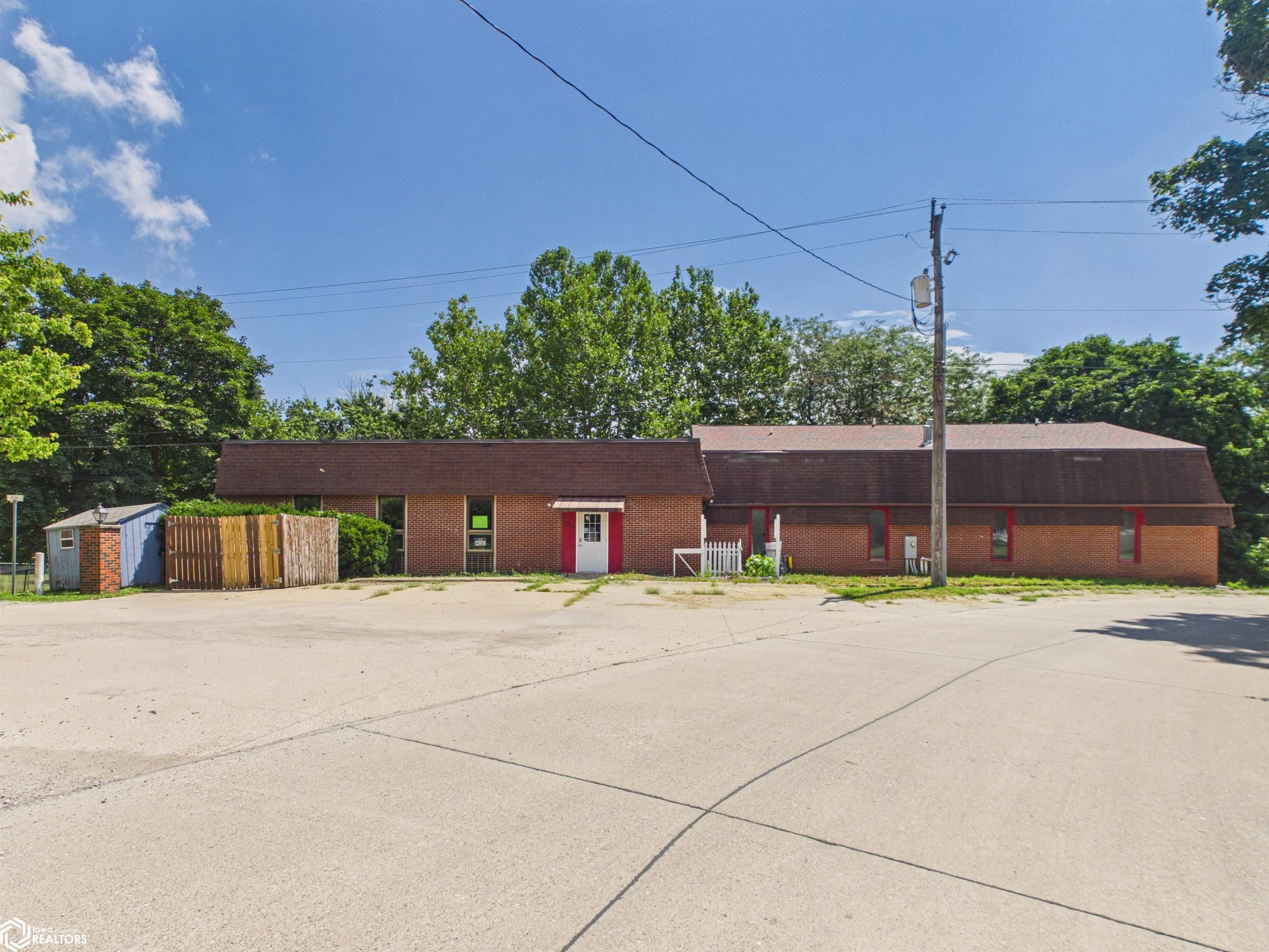 2303 8Th Ave E, University Park, IA 52595