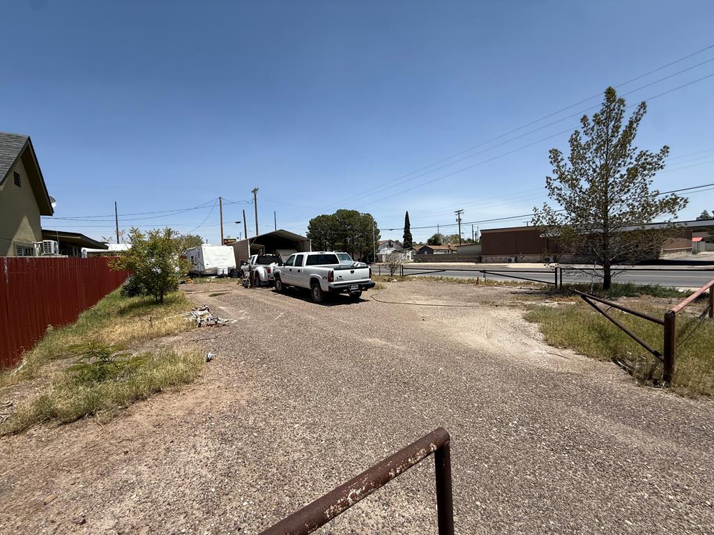 513 W 3Rd St, Pecos, TX 79772