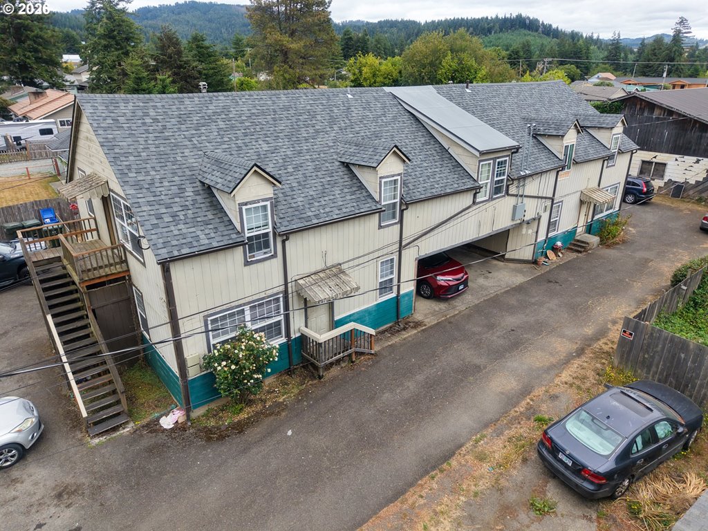 1740 Spruce St, Myrtle Point, OR 97458