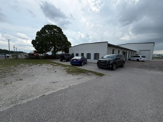 1904 Industrial Park Dr, Plant City, FL 33566