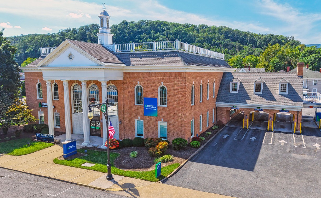 450 W Main St, Covington, VA 24426
