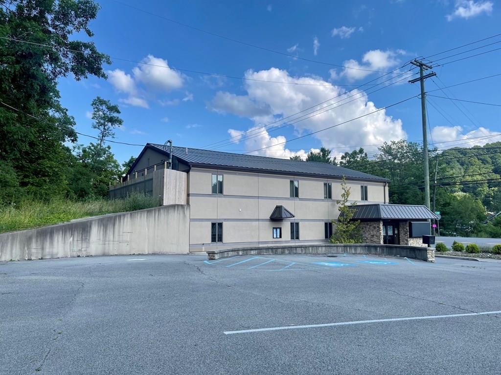 725 Ritter Dr, Beaver, WV 25813
