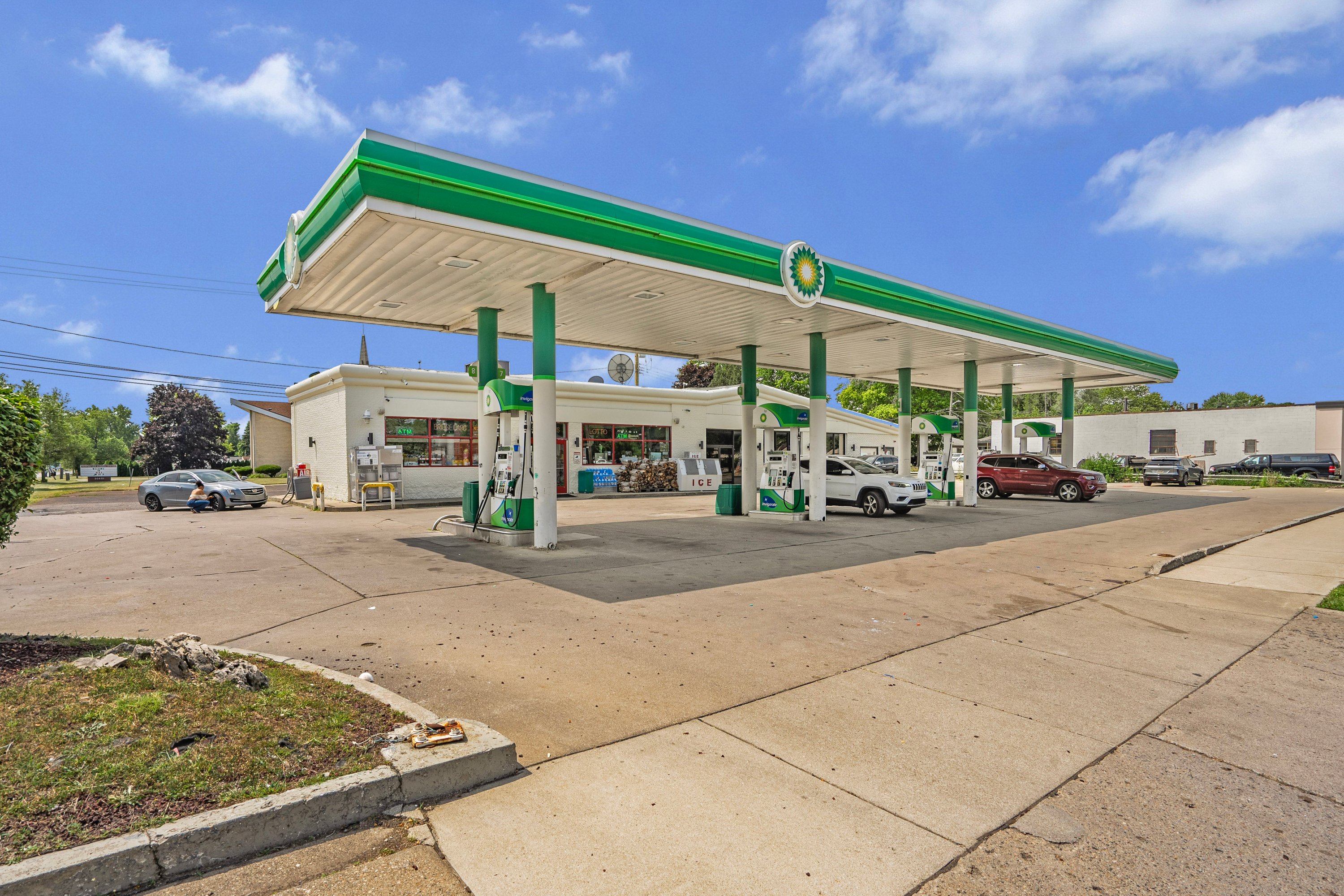 25845 W Eight Mile Rd, Redford, MI