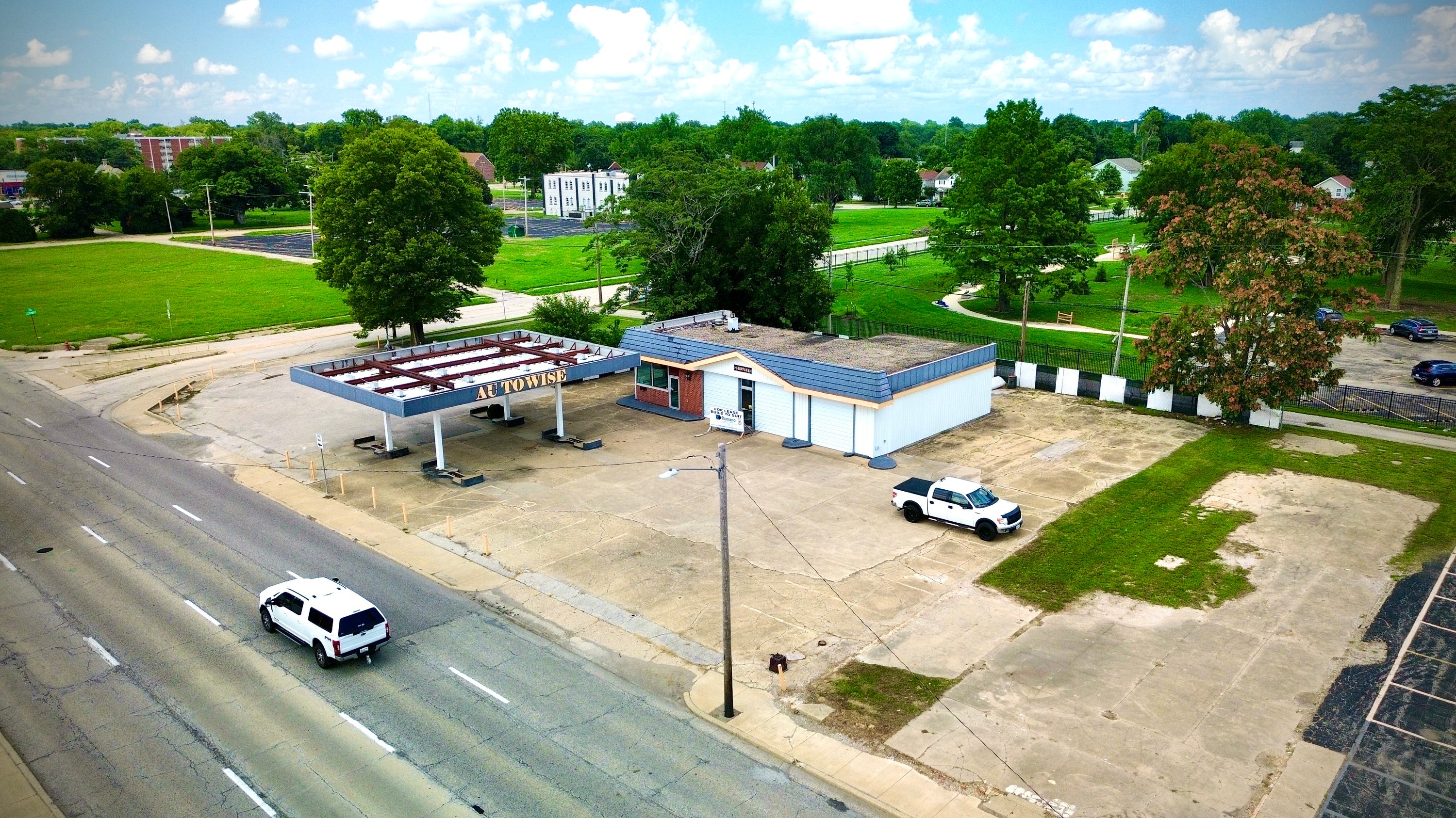 1058 North Water St, Decatur, IL 62523