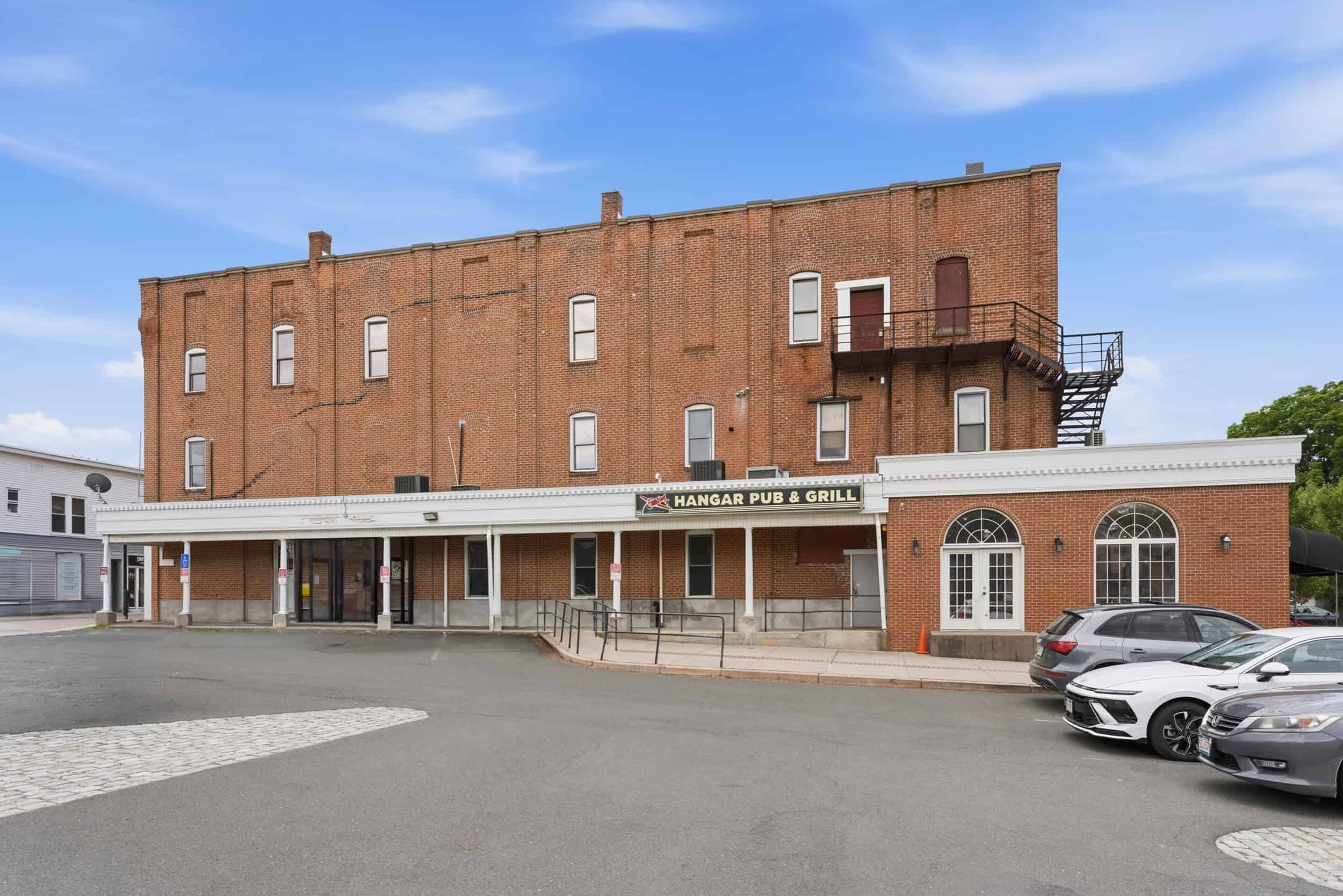 29 School St, Westfield, MA 01085