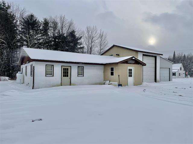 4 Spruce St, Saint Regis Falls, NY 12980