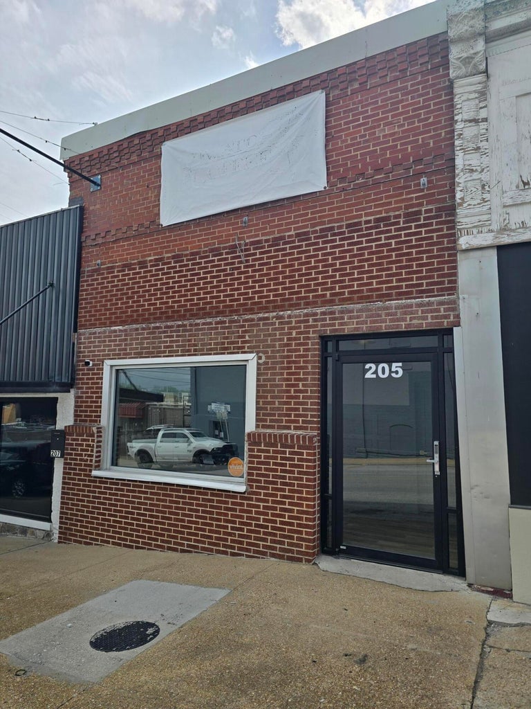 205 South Main Ave, Bolivar, MO 65613
