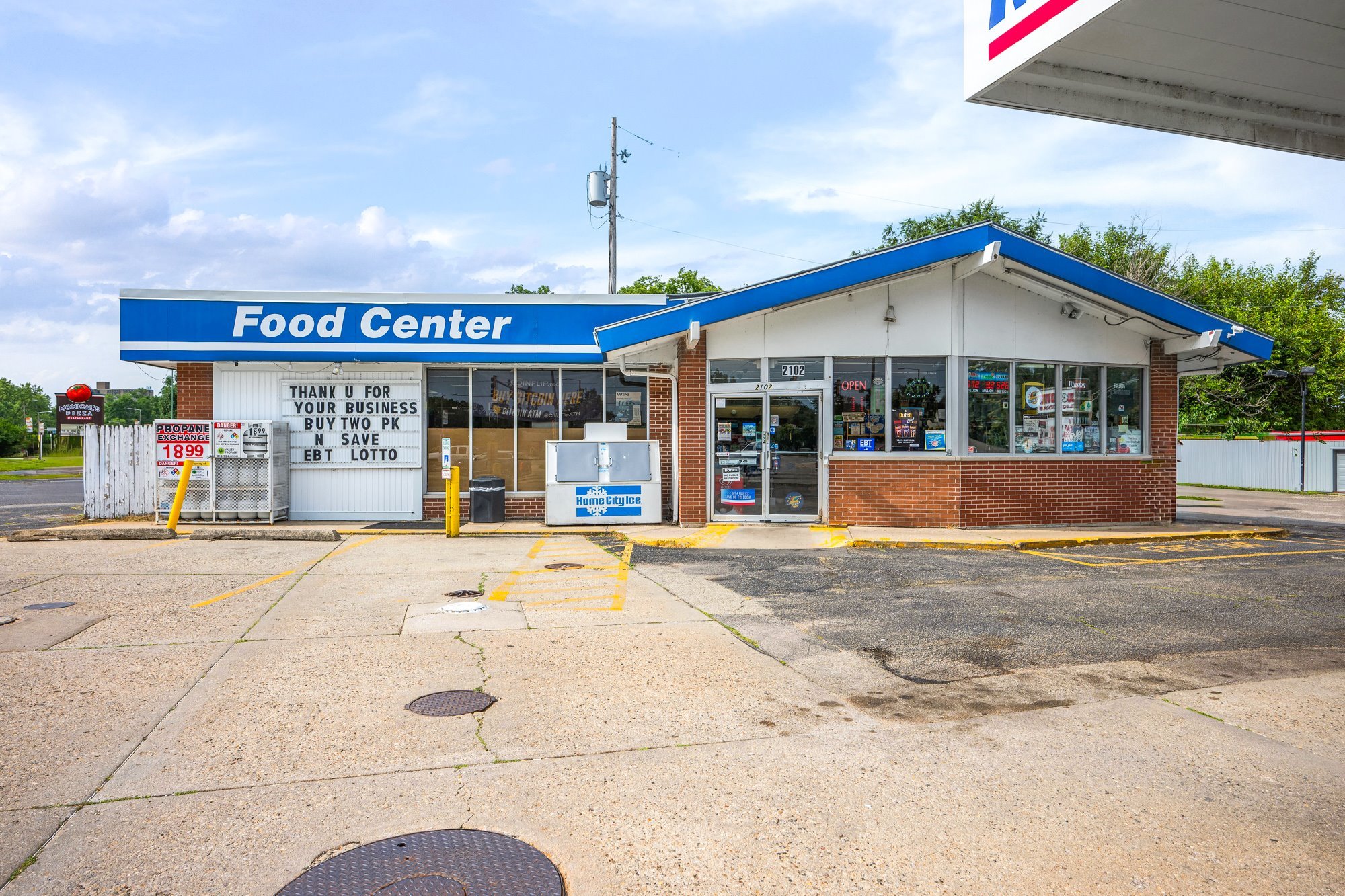 2102 Broadway St, Pekin, IL 61554