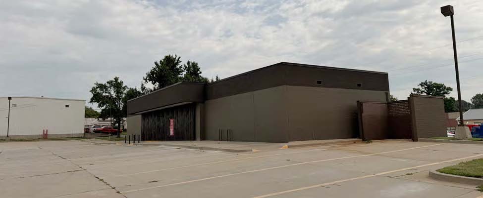 2321 S Lees Summit Rd, Independence, MO 64055
