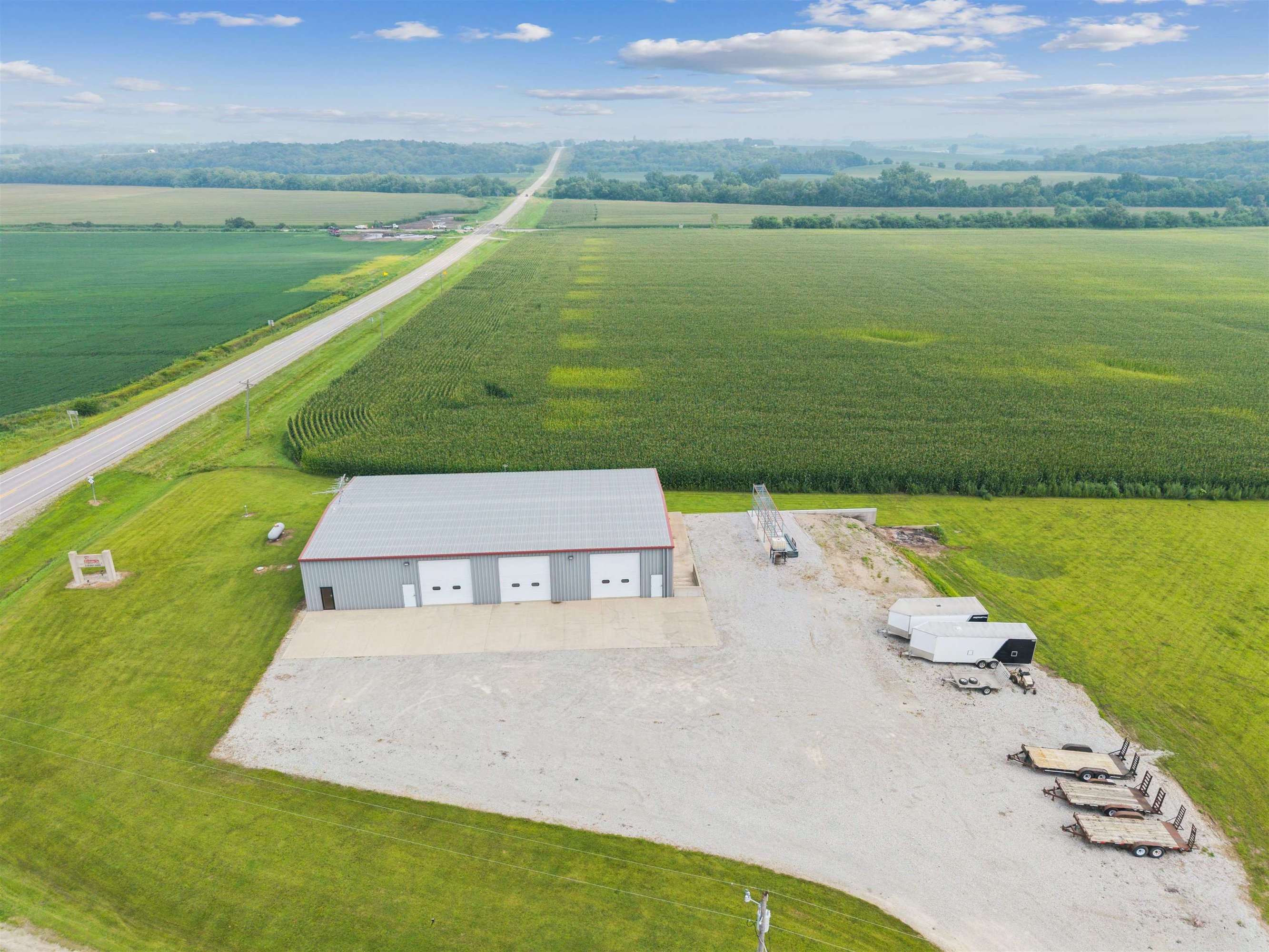 2207 Old 6 Rd, Victor, IA 52347