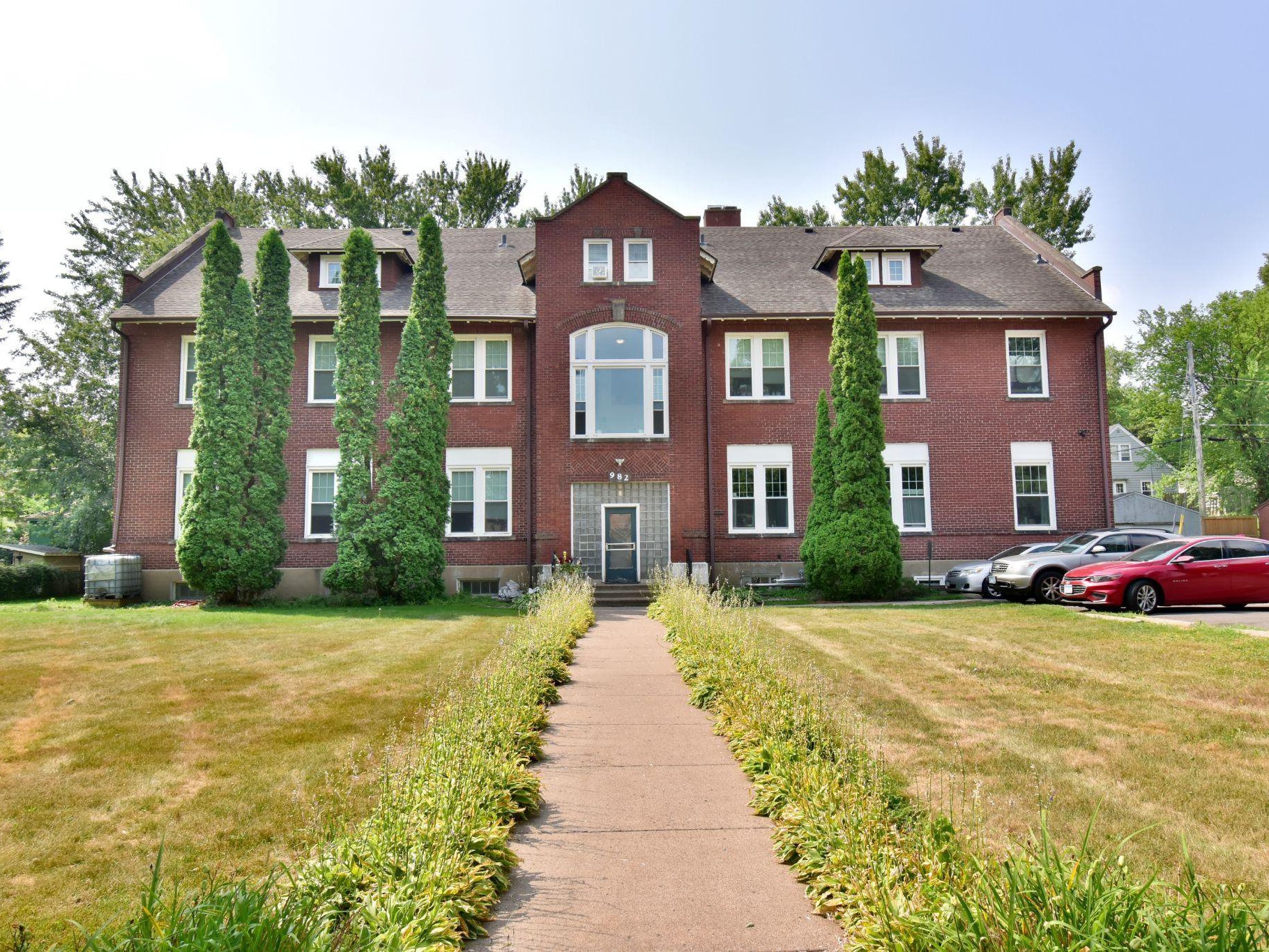 982 Ivy Ave East, Saint Paul, MN 55106