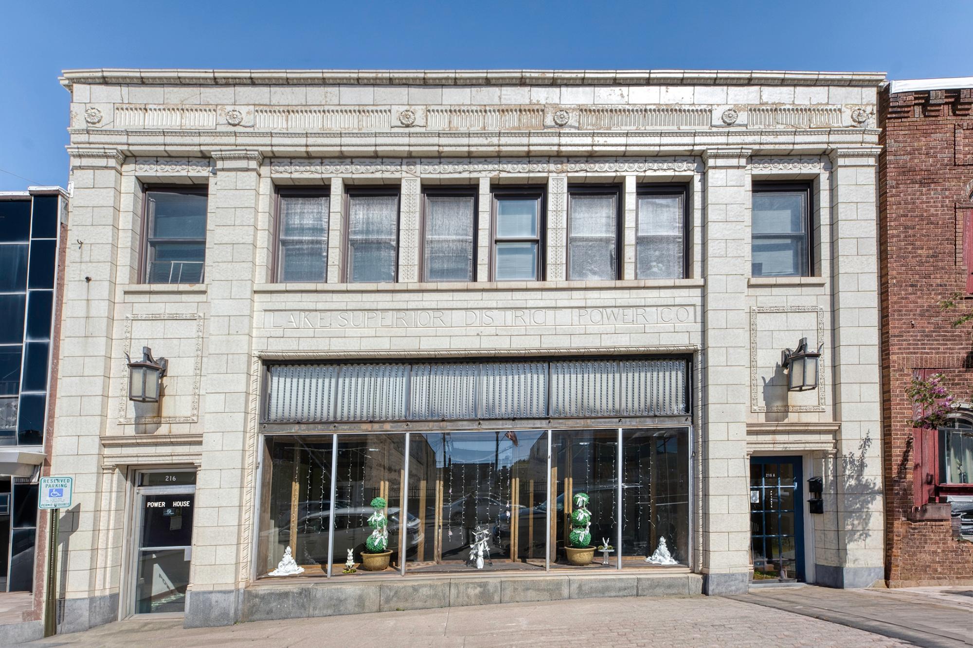 216 E Aurora St, Ironwood, MI 49938