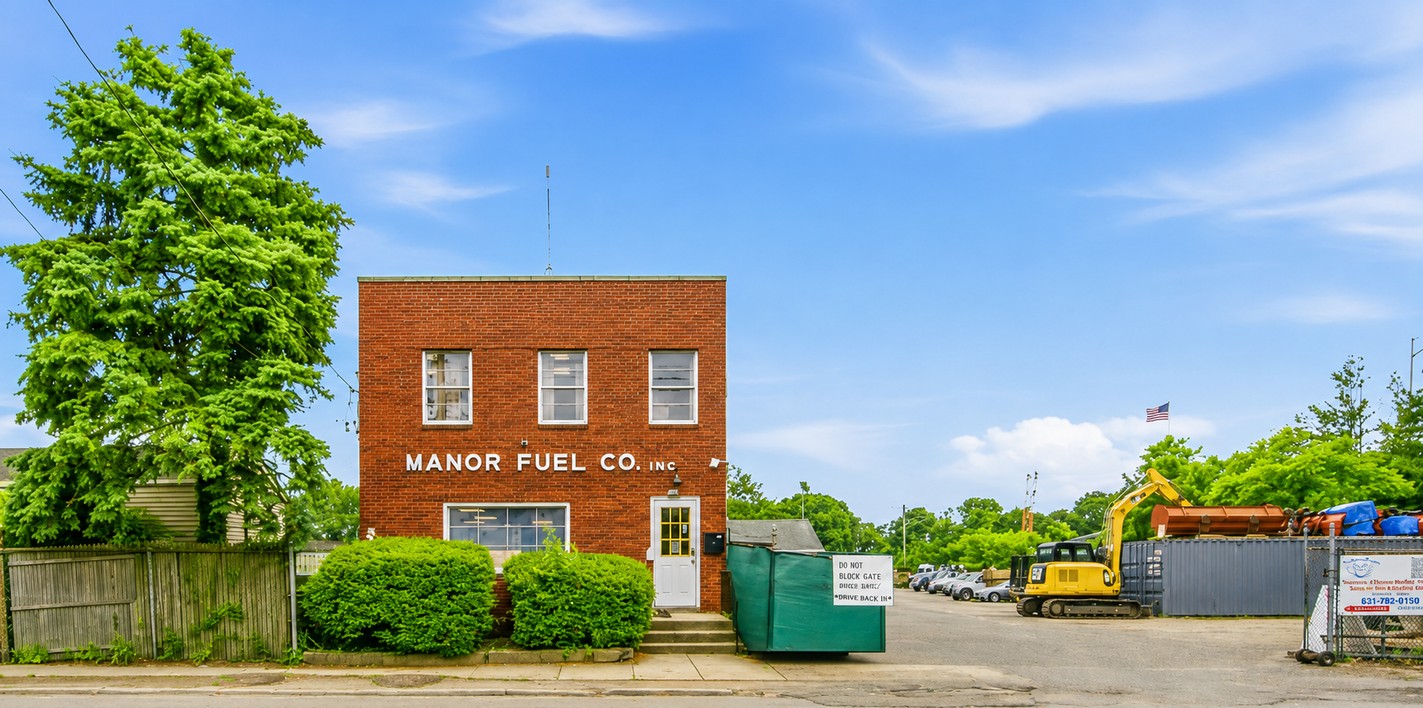 152 Railroad St, Huntington Station, NY 11746