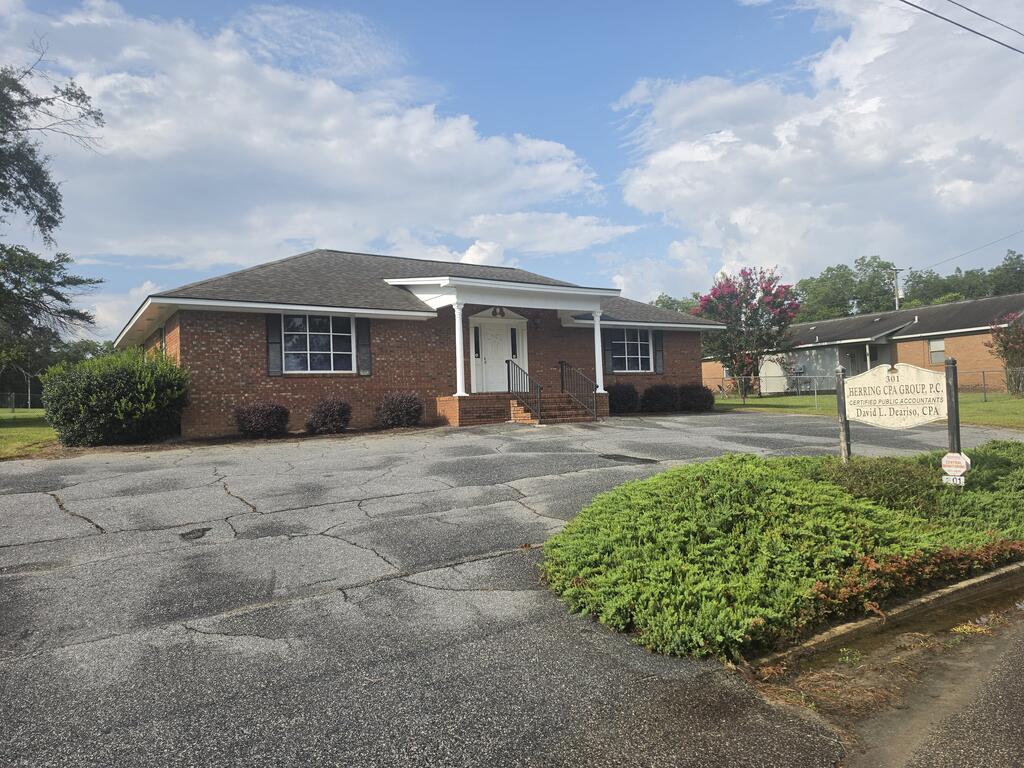 301 E Willingham St, Sylvester, GA 31791