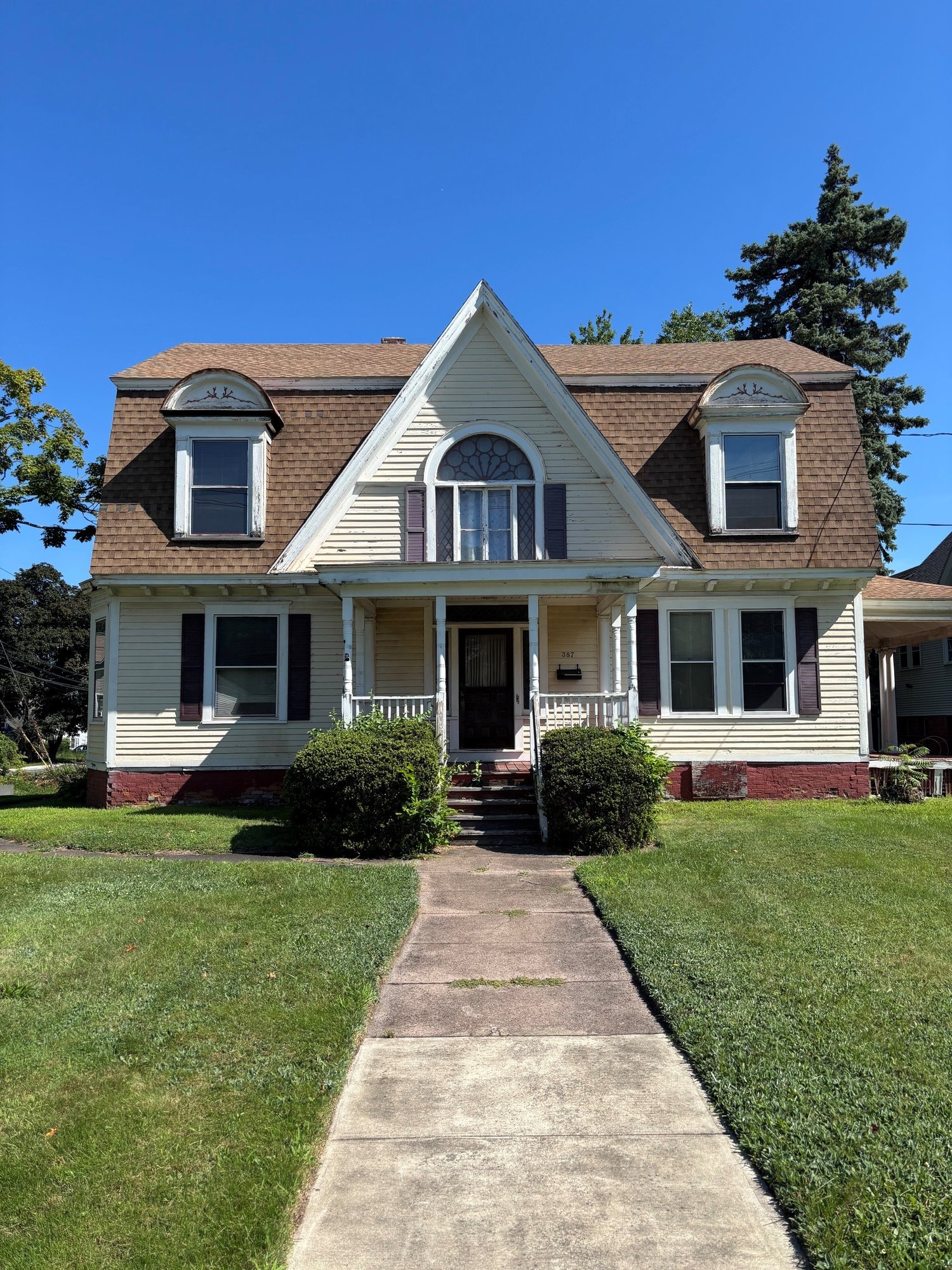 387 N Main St, Manchester, CT 06040