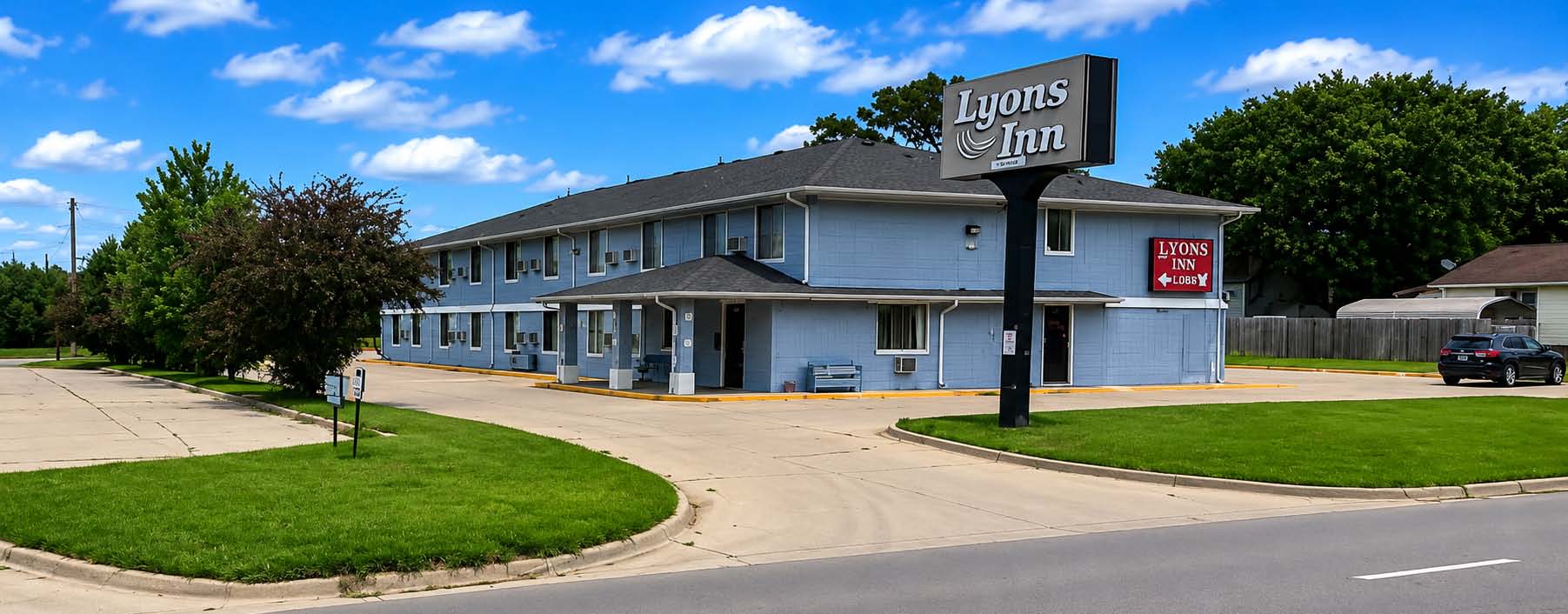 817 W Main St, Lyons, KS 67554