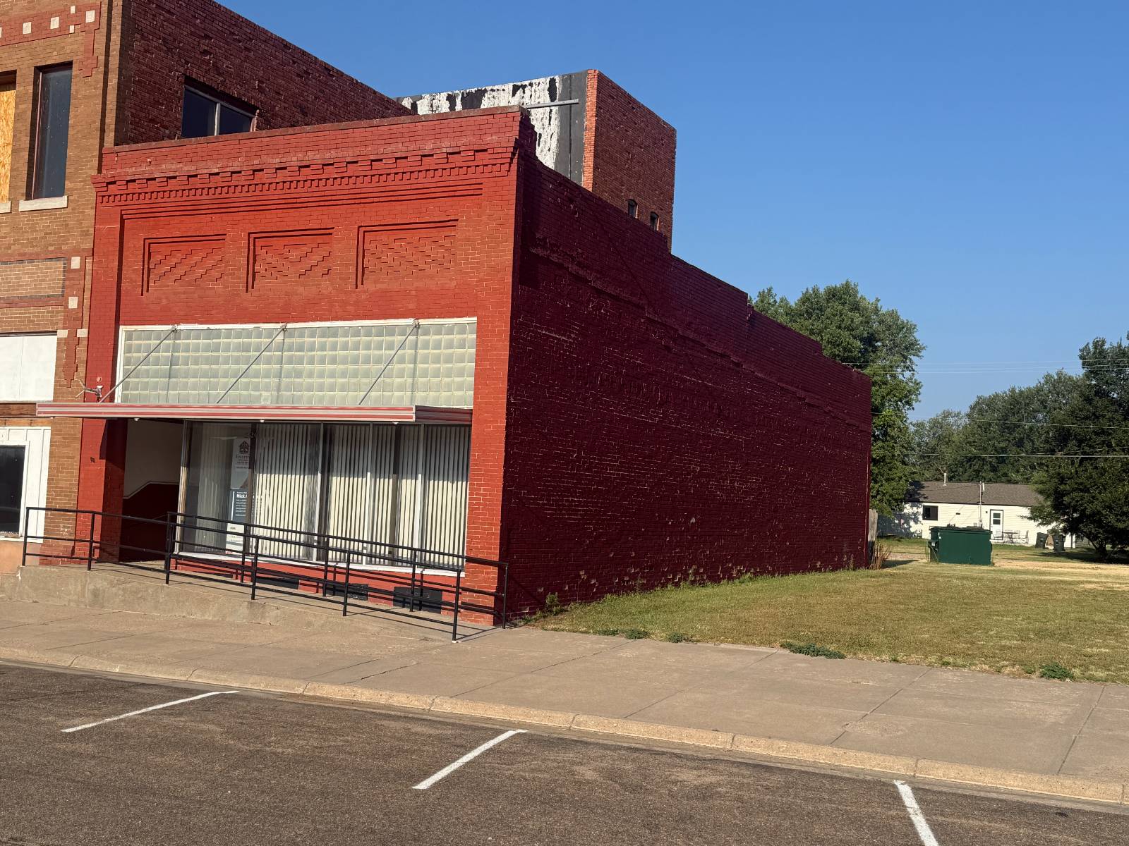 220 N Main St, Macksville, KS 67557