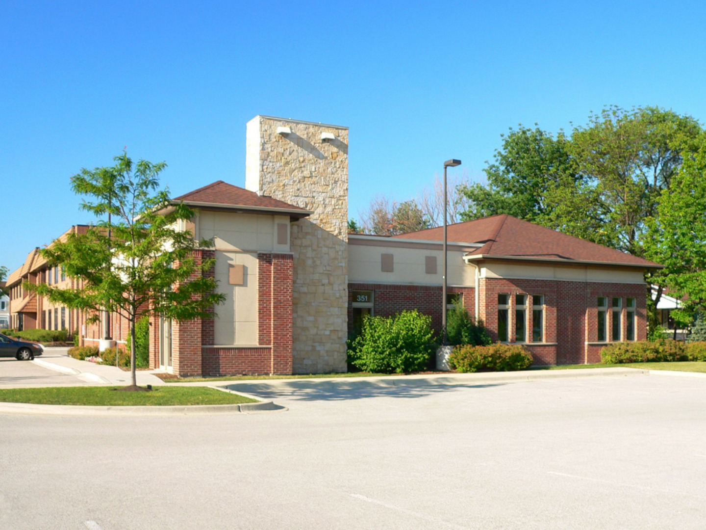 351 W Dundee Rd, Buffalo Grove, IL 60089