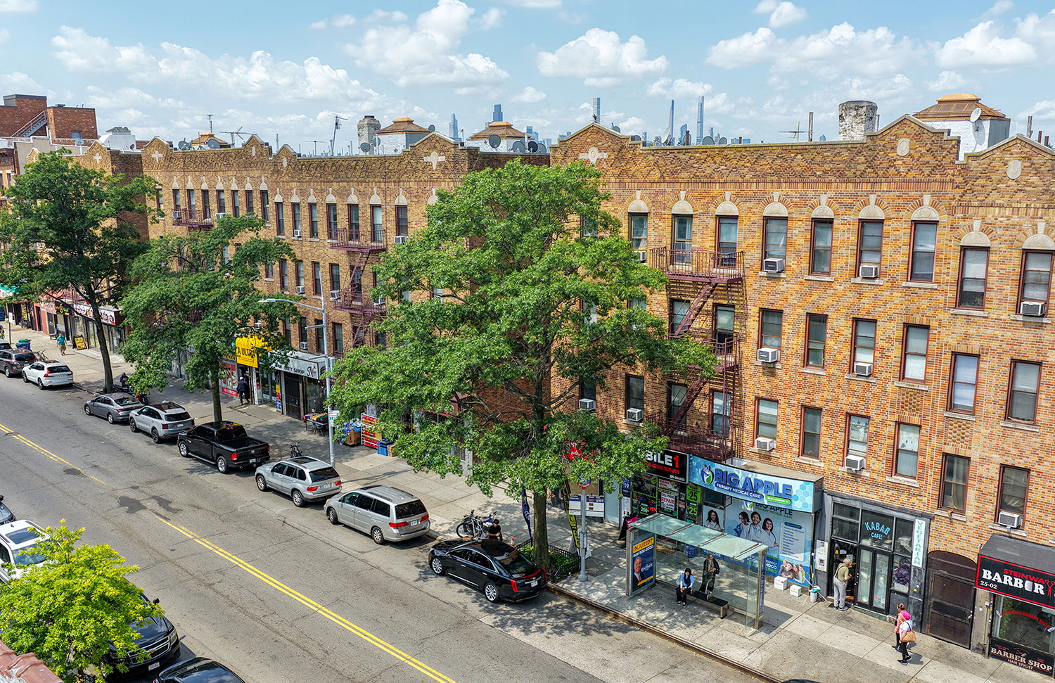 25-12 Steinway St, Astoria, NY 11103