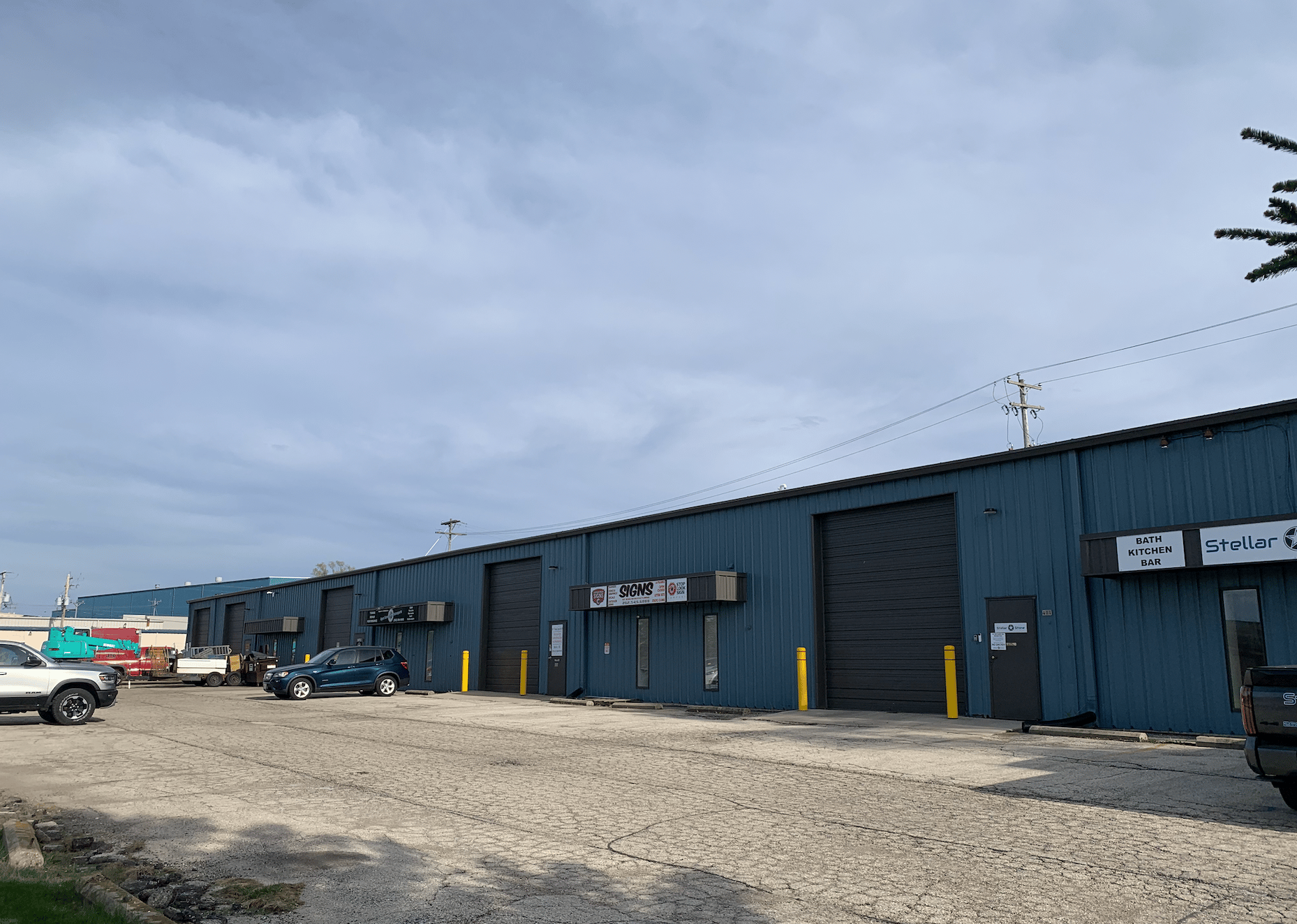 411 Travis Ln, Waukesha, WI 53189