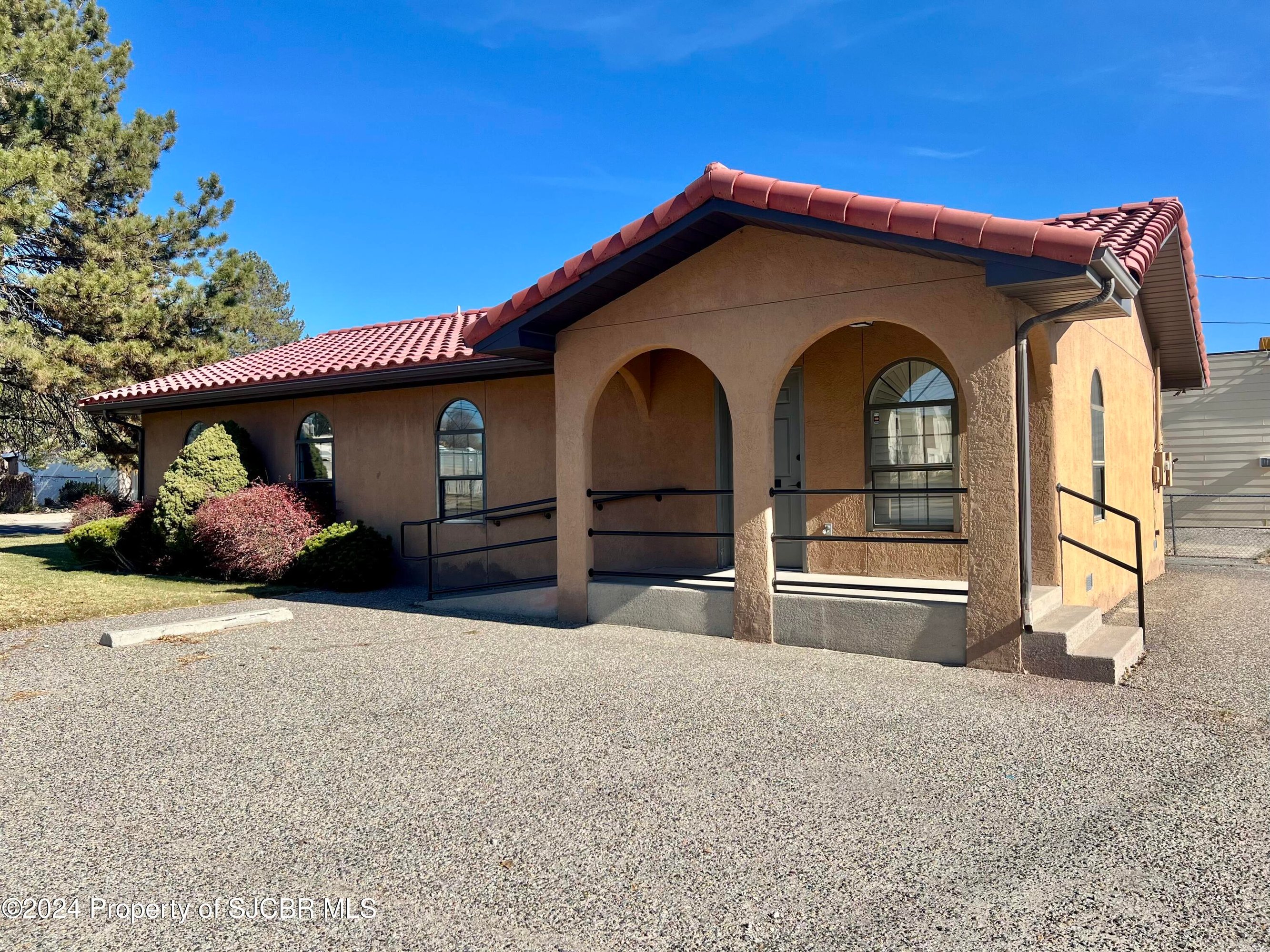 2100 N Hutton Ave, Farmington, NM 87402
