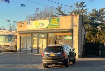 305 N Newbridge Rd, Levittown, NY 11756