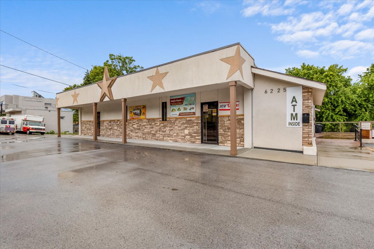 6225 Ames Ave, Omaha, NE 68104