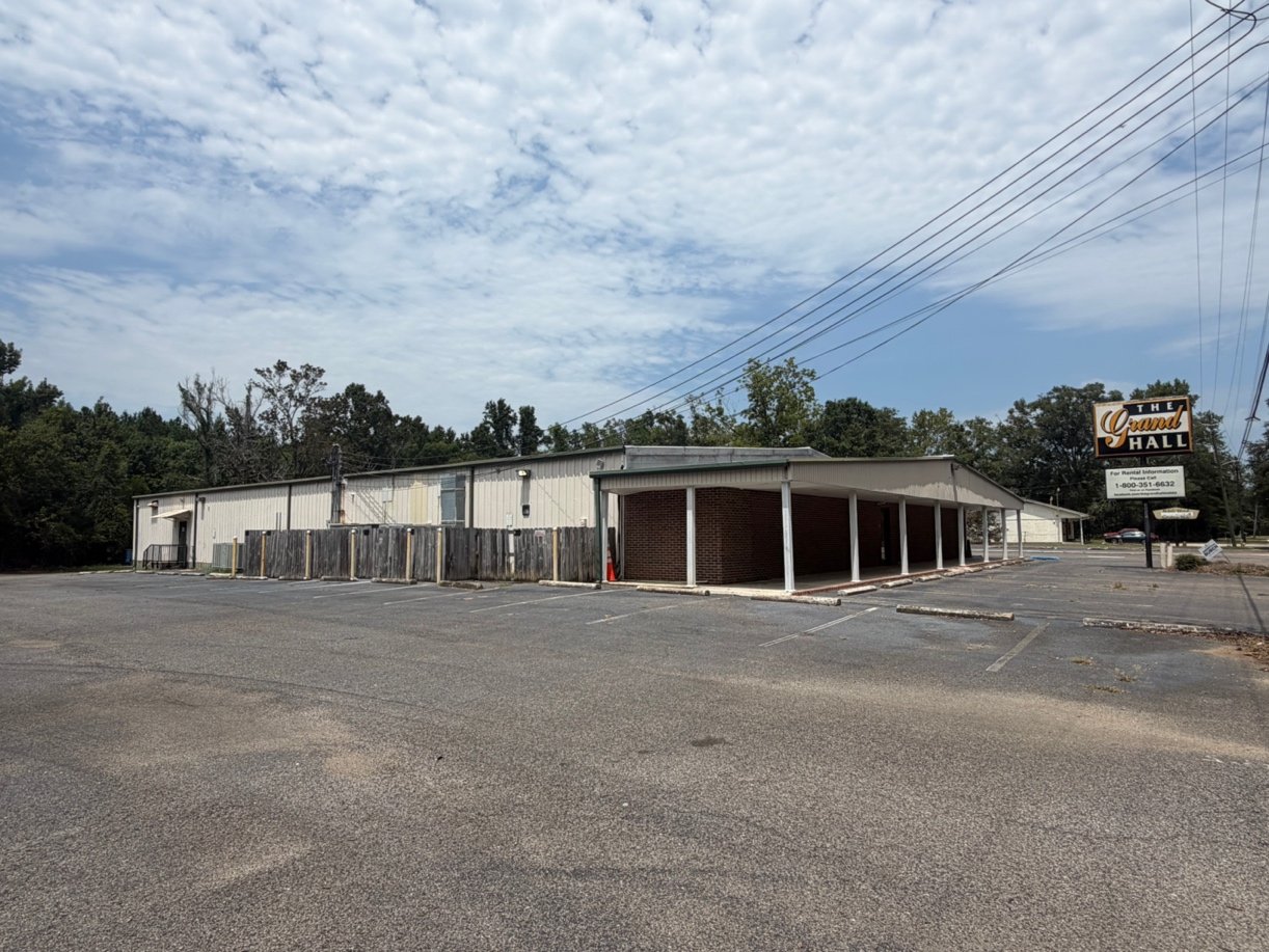 3556 Halls Mill Rd, Mobile, AL 36693