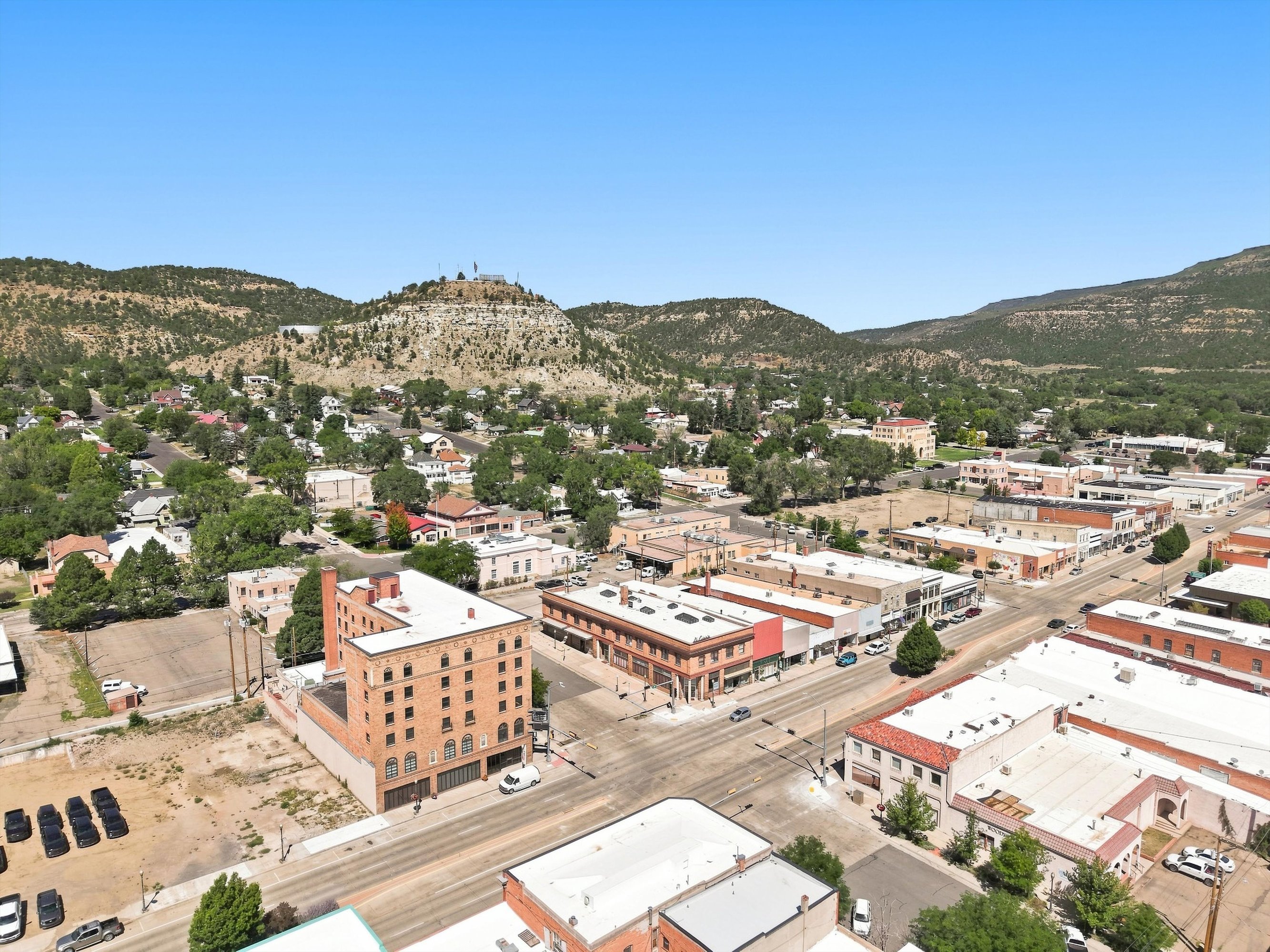 140 South 2Nd St, Raton, NM 87740