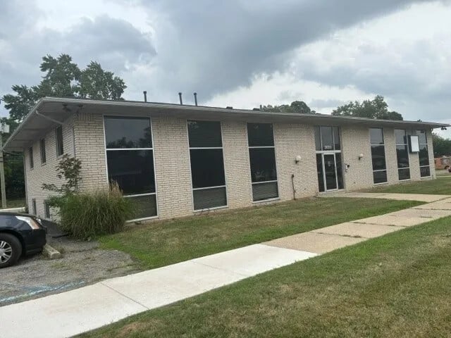 28200 Southfield Rd, Lathrup Village, MI 48076