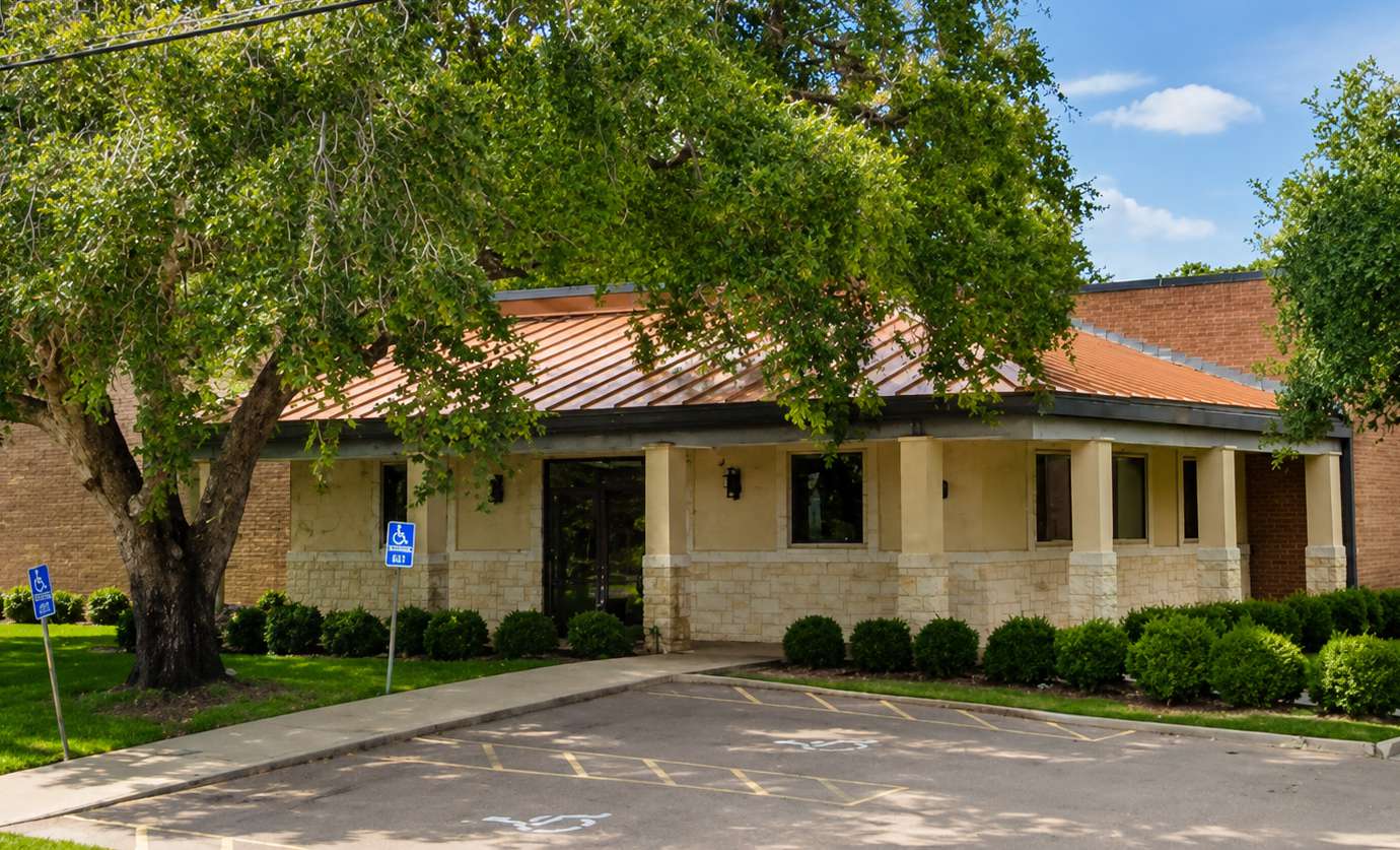 2501 N Navarro St, Victoria, TX 77901
