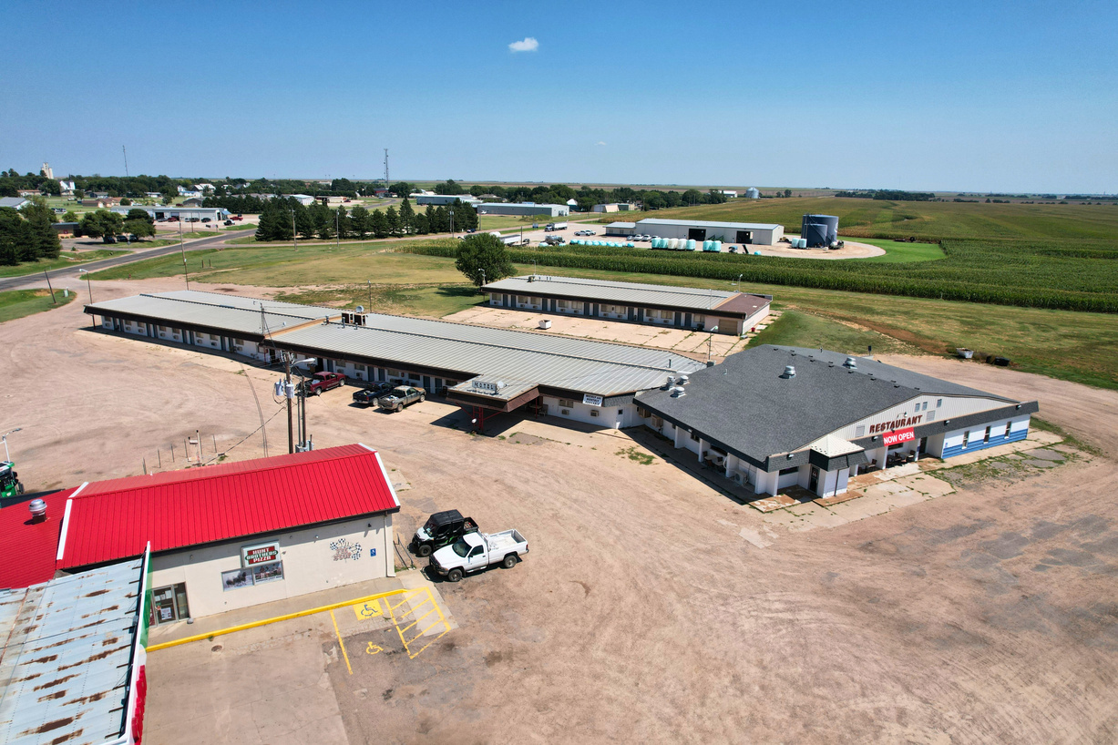 1202 Castle Rock St, Quinter, KS 67752