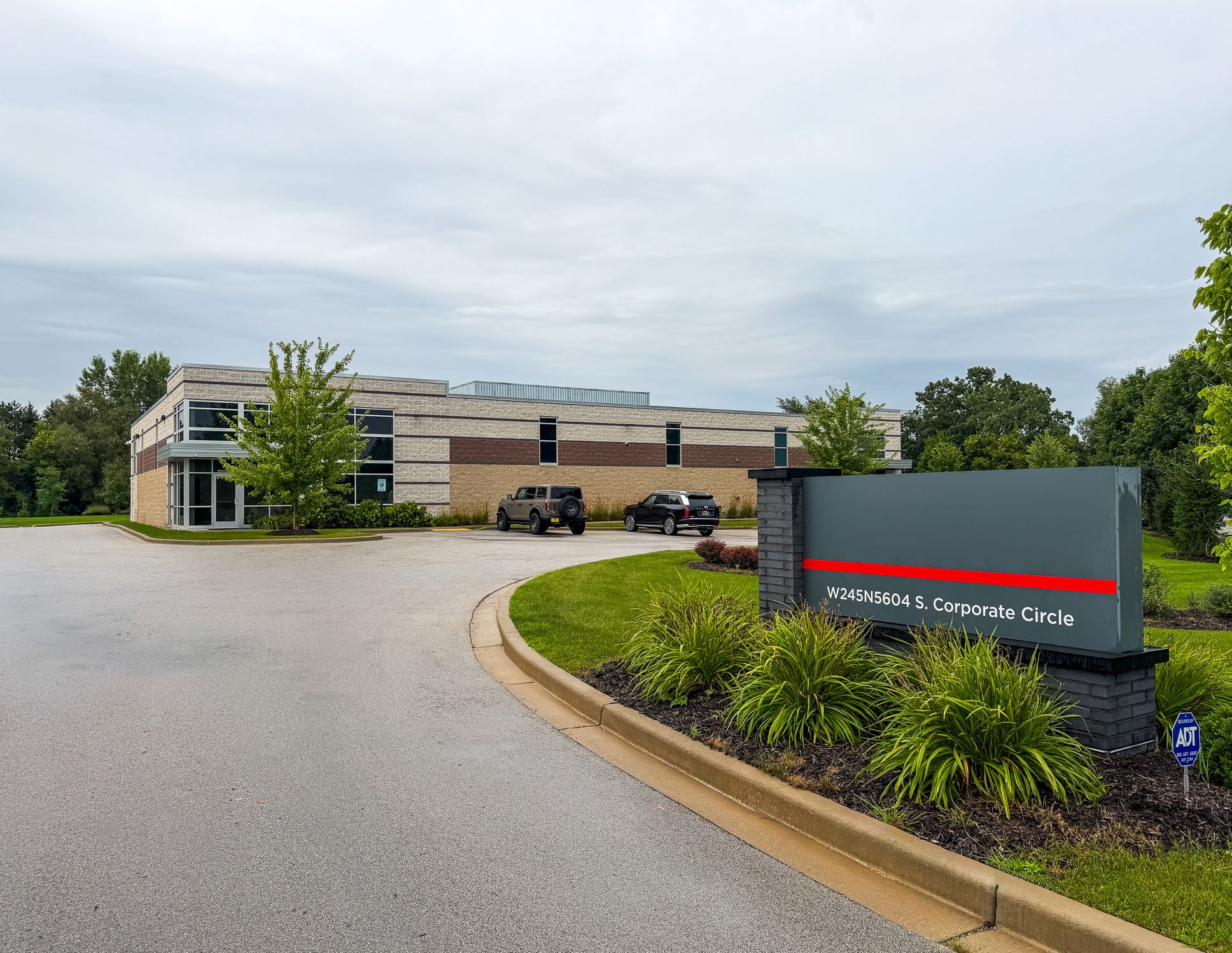 W245N5604 S Corporate Cir, Sussex, WI 02663